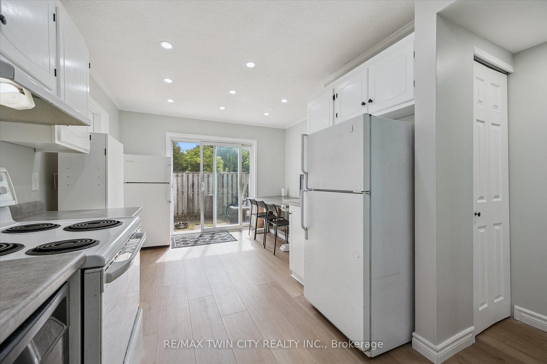 Photo 6 of Unit 41, 121 University Avenue E, Waterloo — HOMEH