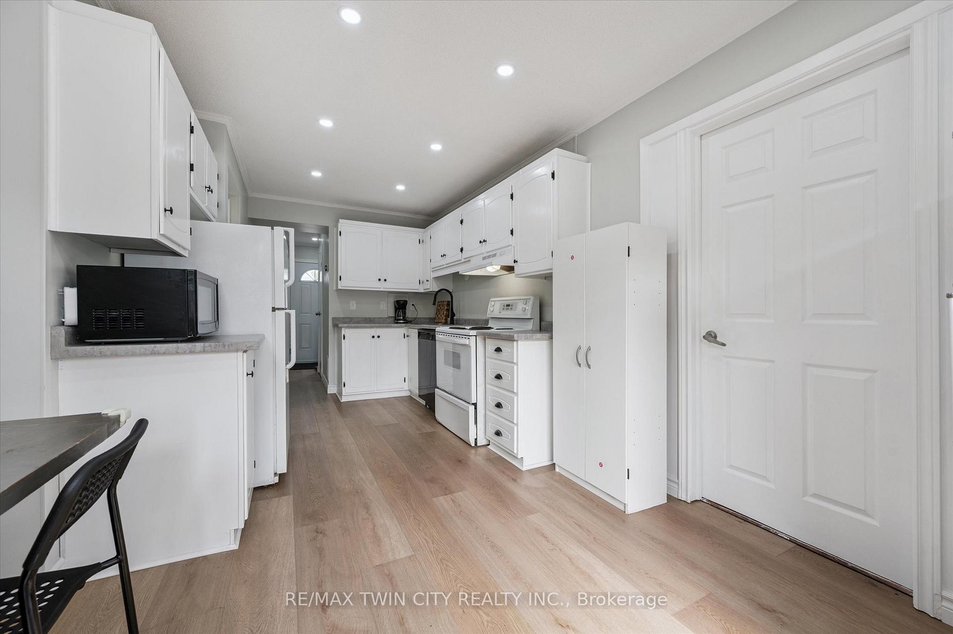 Photo 10 of Unit 41, 121 University Avenue E, Waterloo — HOMEH