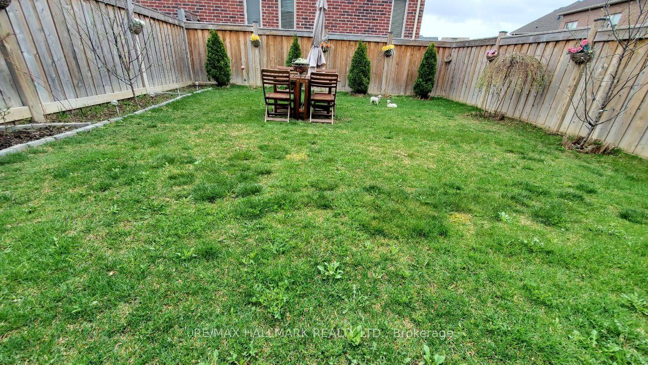Photo 11 of Unit #Main&2nd, 19 Chouinard Way, Aurora, Rural Aurora — HOMEH
