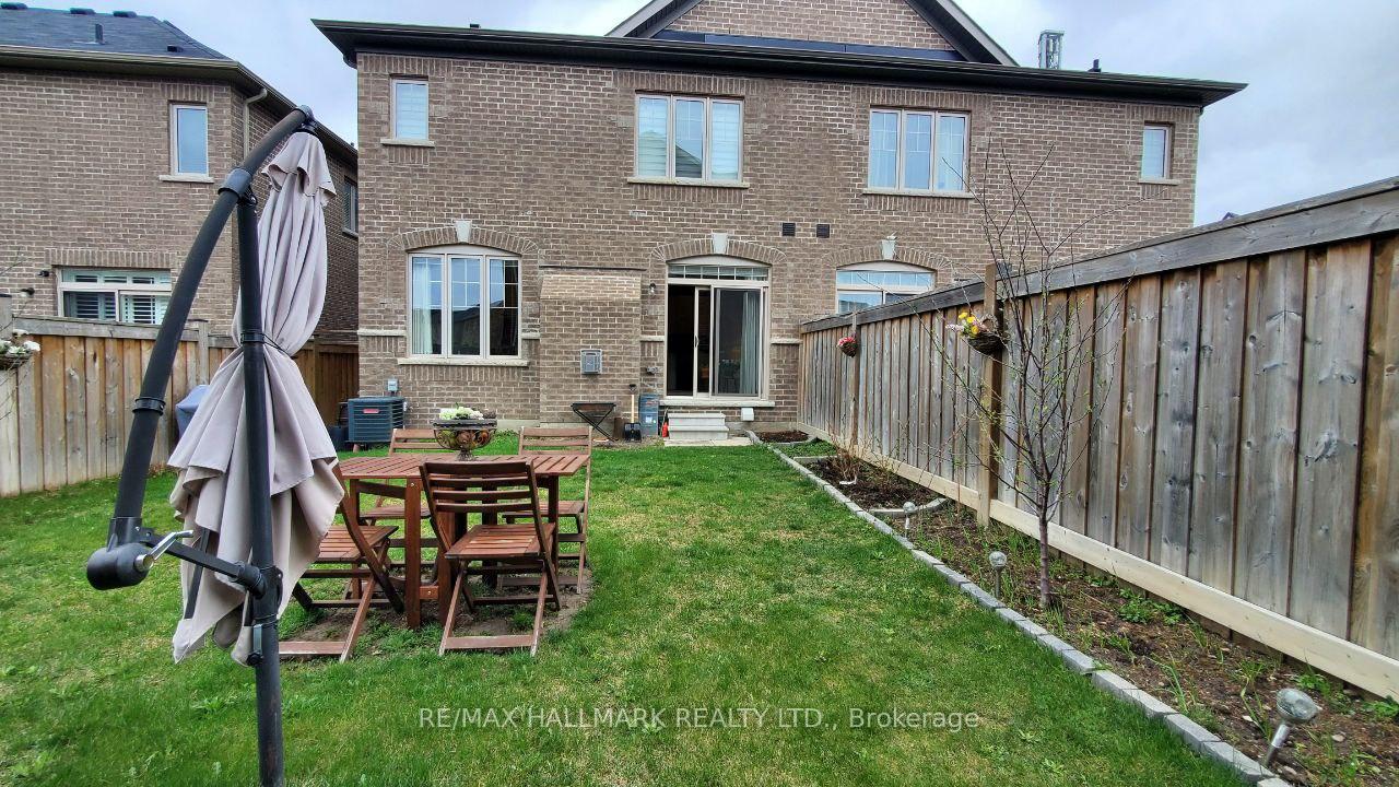 Photo 12 of Unit #Main&2nd, 19 Chouinard Way, Aurora, Rural Aurora — HOMEH