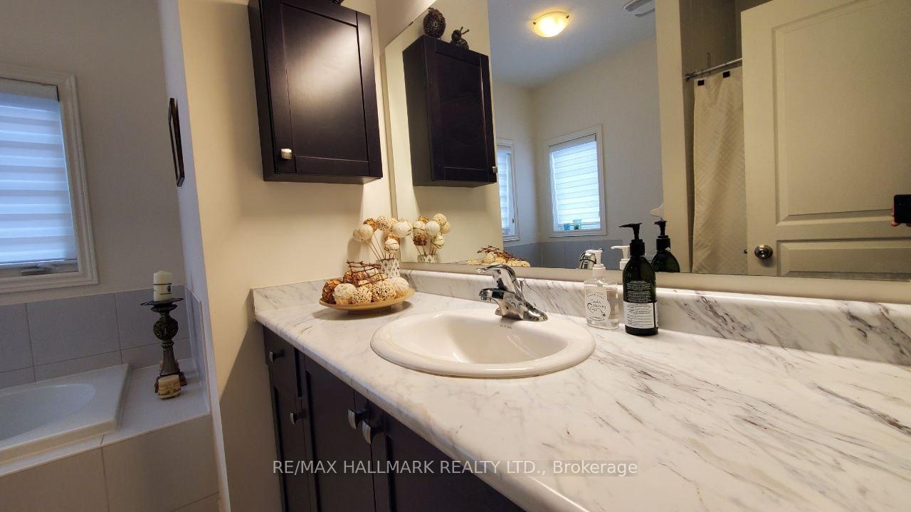 Photo 16 of Unit #Main&2nd, 19 Chouinard Way, Aurora, Rural Aurora — HOMEH