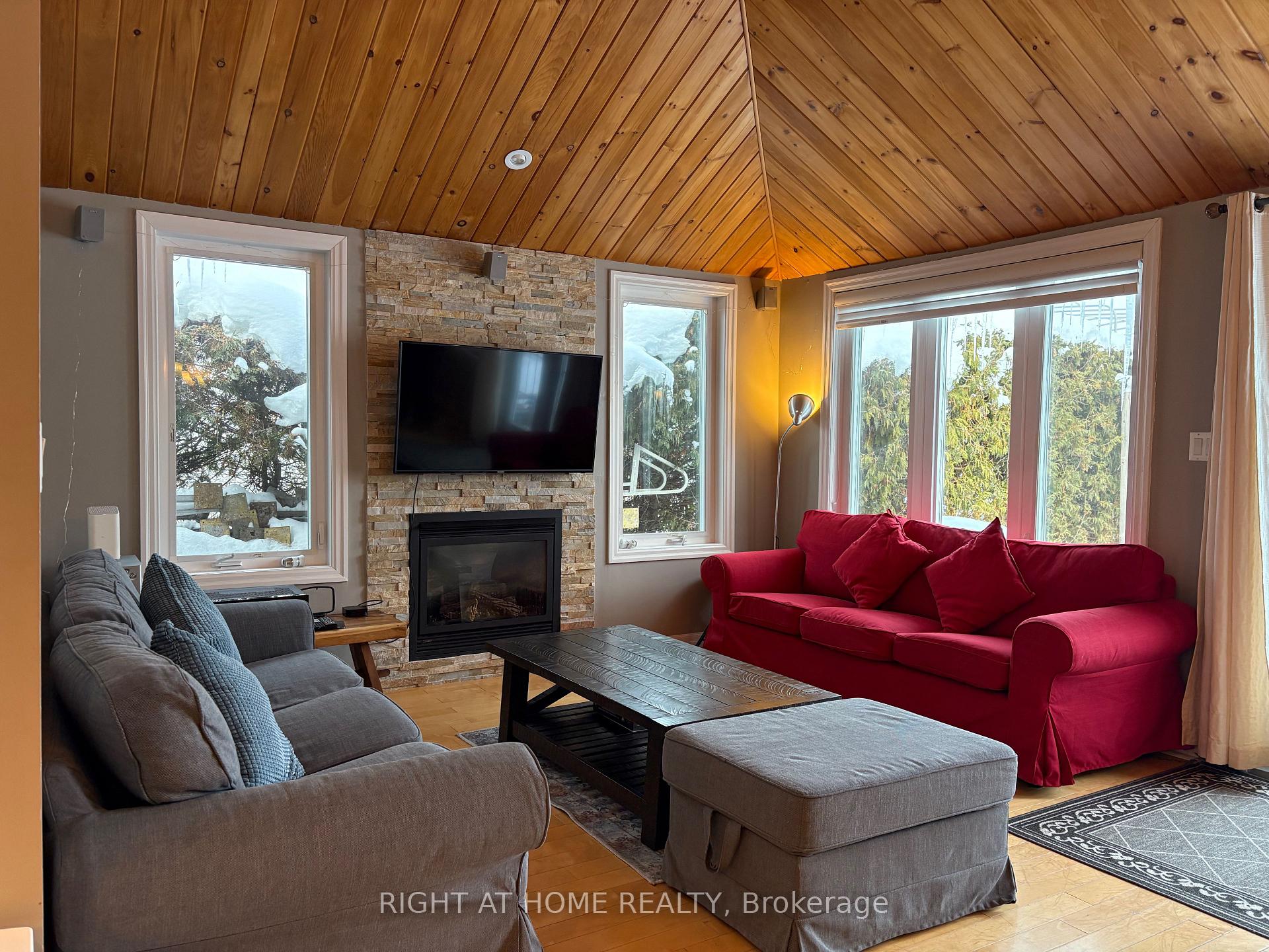 Photo 2 of 407 Limerick Street, Innisfil, Churchill — HOMEH