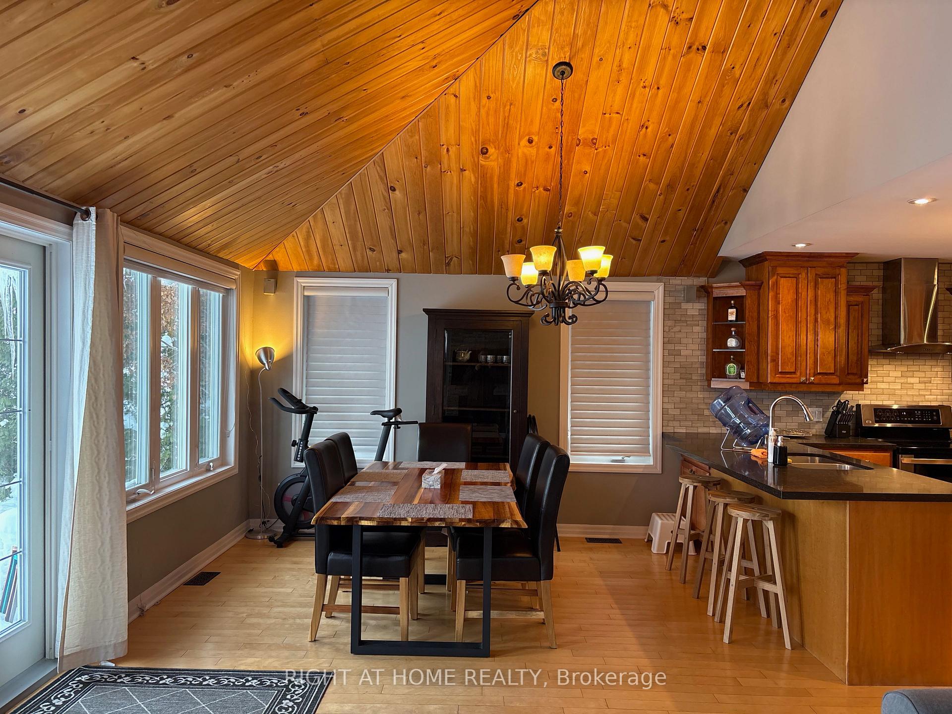 Photo 3 of 407 Limerick Street, Innisfil, Churchill — HOMEH