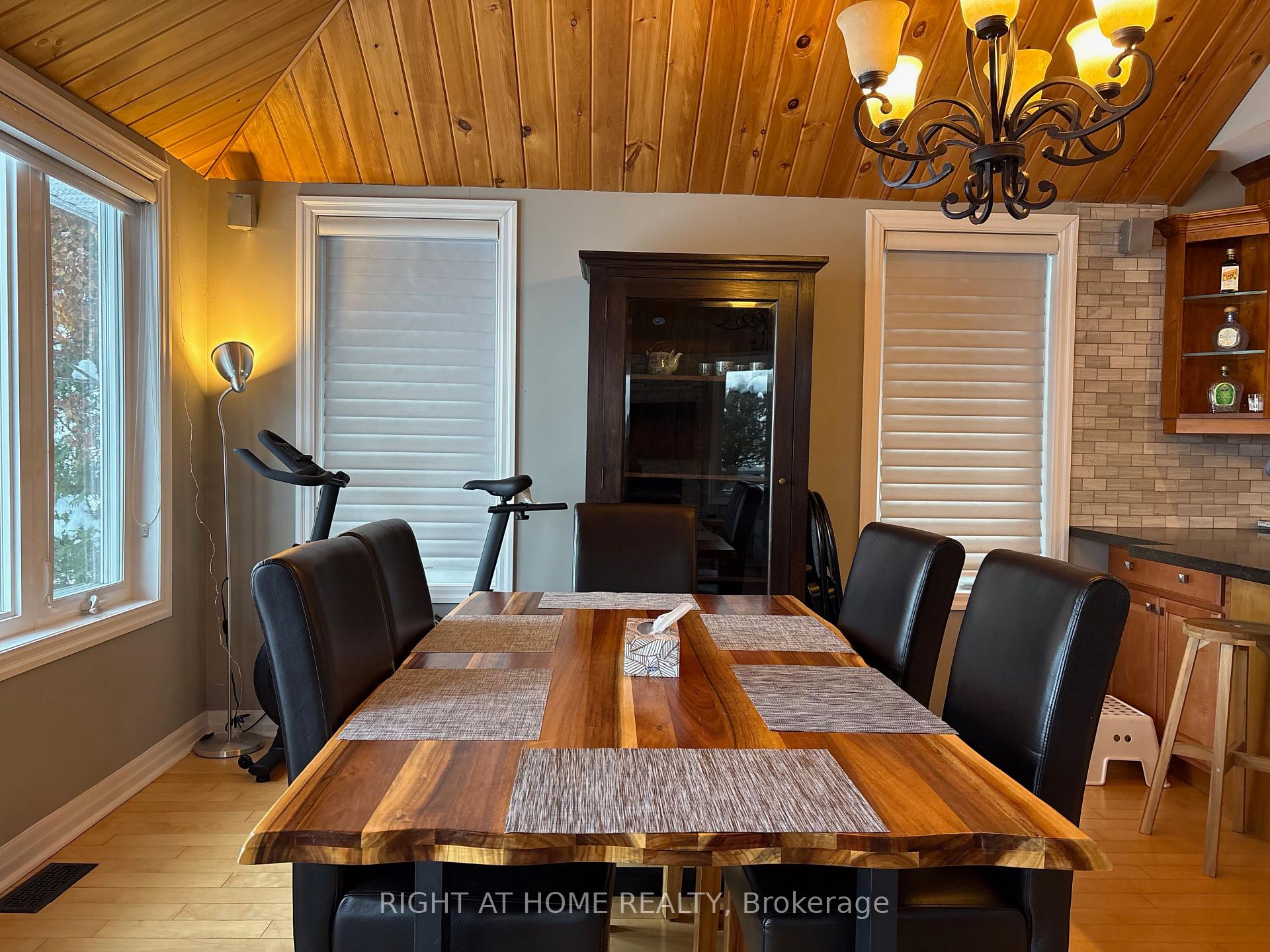 Photo 4 of 407 Limerick Street, Innisfil, Churchill — HOMEH