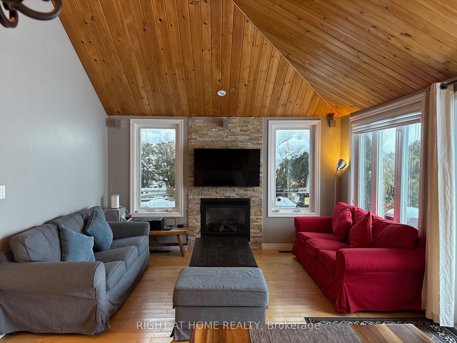 Photo 5 of 407 Limerick Street, Innisfil, Churchill — HOMEH