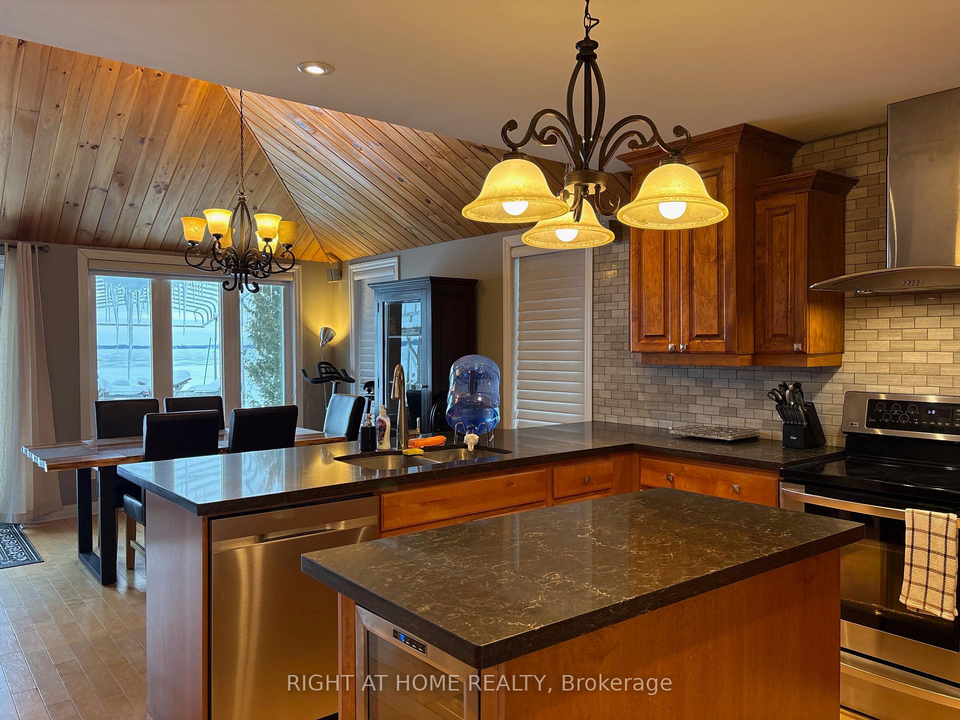 Photo 8 of 407 Limerick Street, Innisfil, Churchill — HOMEH
