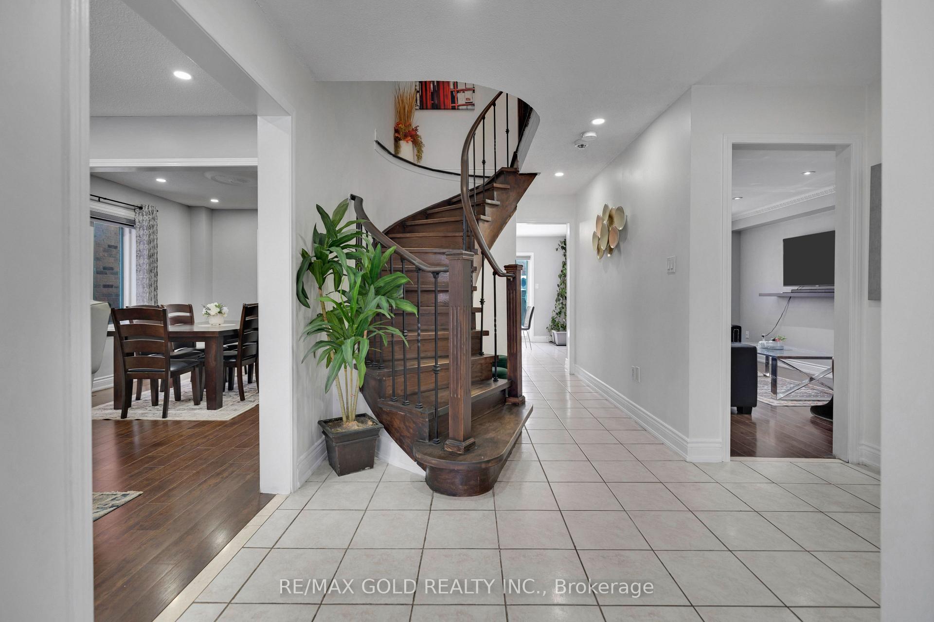 Photo 25 of 49 Sterritt Drive, Brampton, Fletcher's West — HOMEH