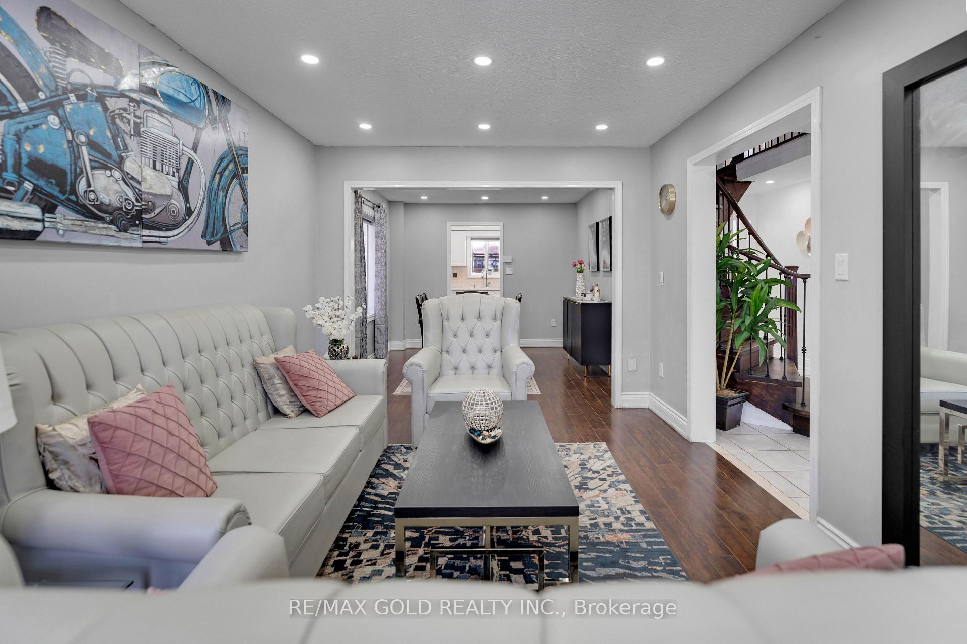 Photo 8 of 49 Sterritt Drive, Brampton, Fletcher's West — HOMEH