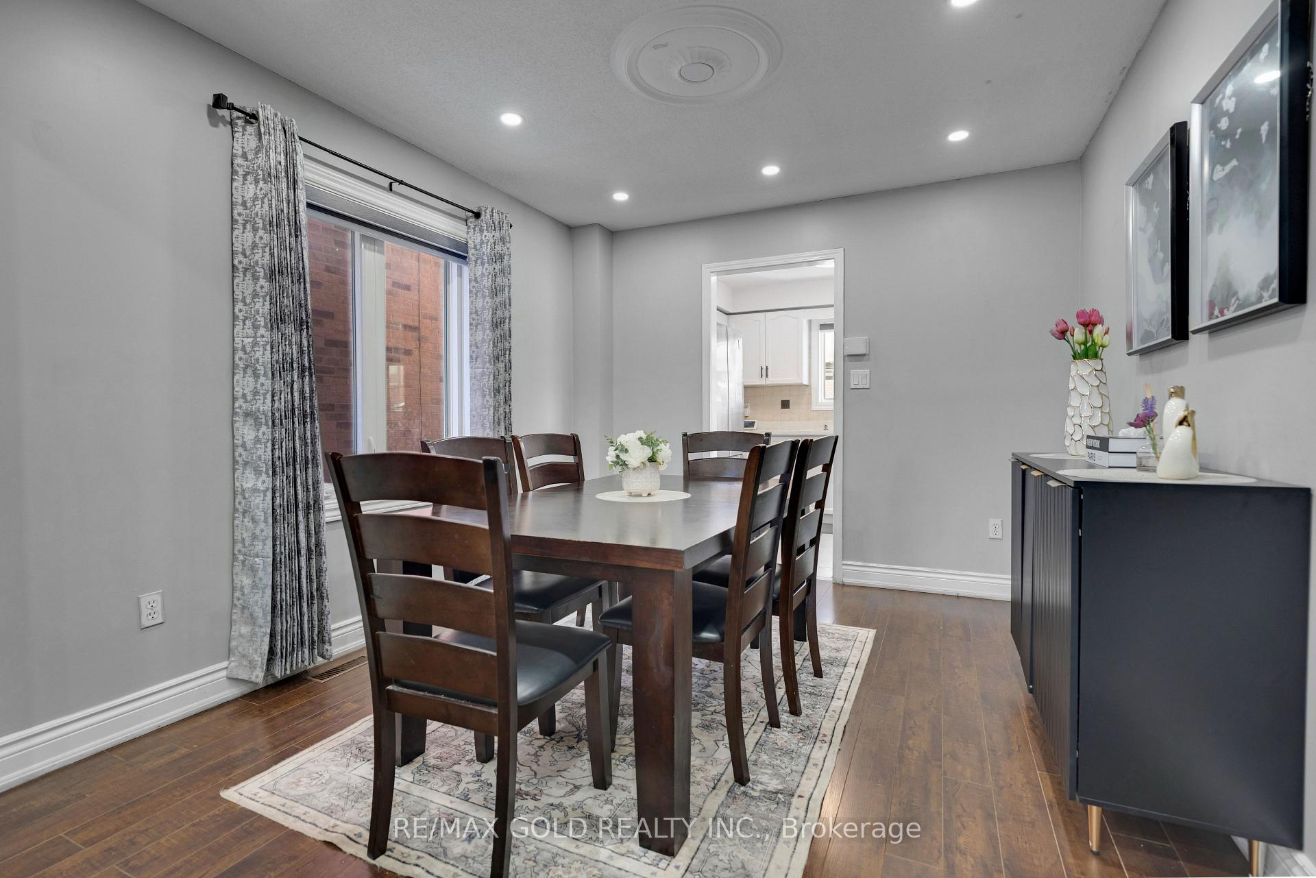 Photo 10 of 49 Sterritt Drive, Brampton, Fletcher's West — HOMEH
