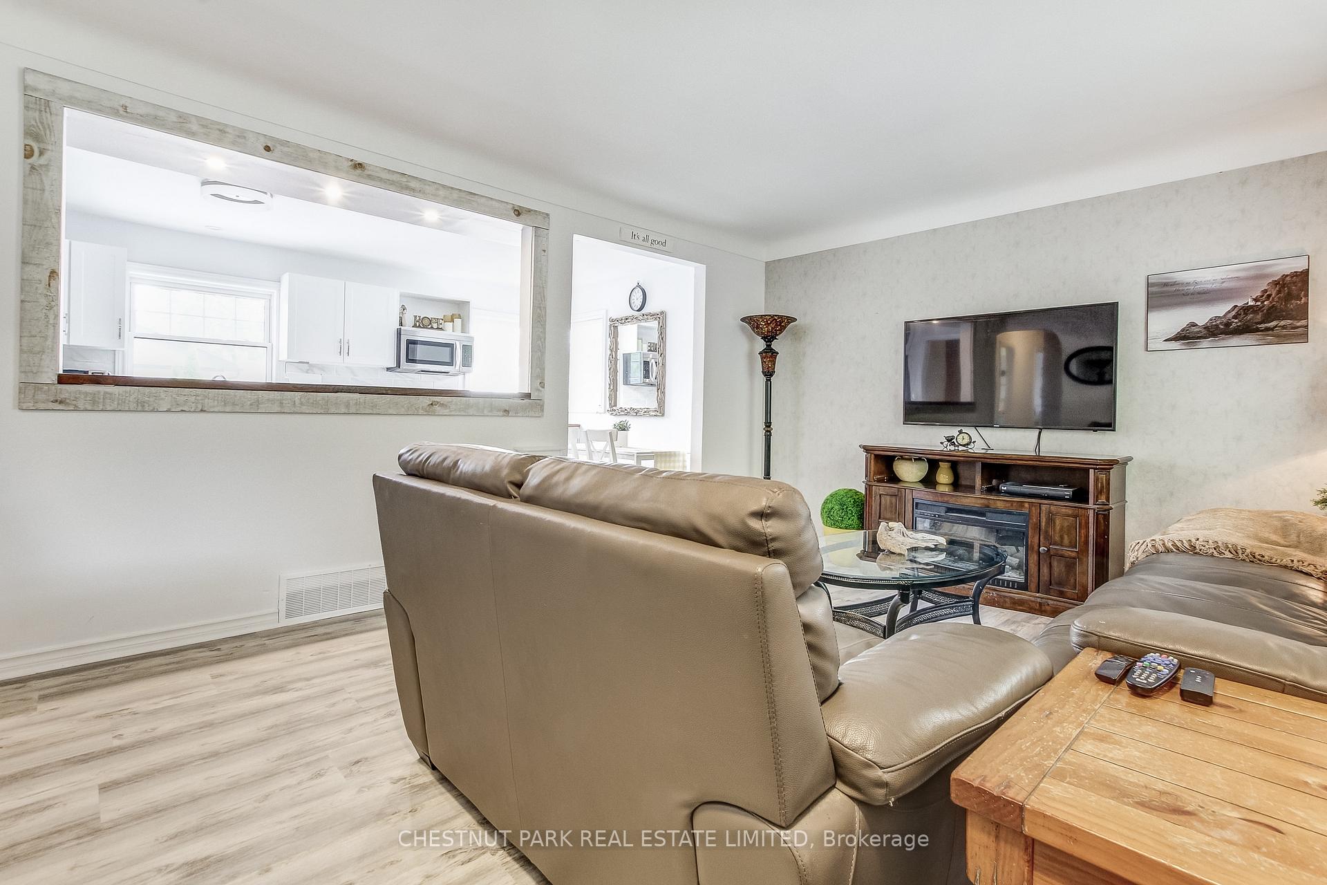 Photo 10 of 30 Mckenzie Street, St. Catharines, Bunting/Linwell — HOMEH