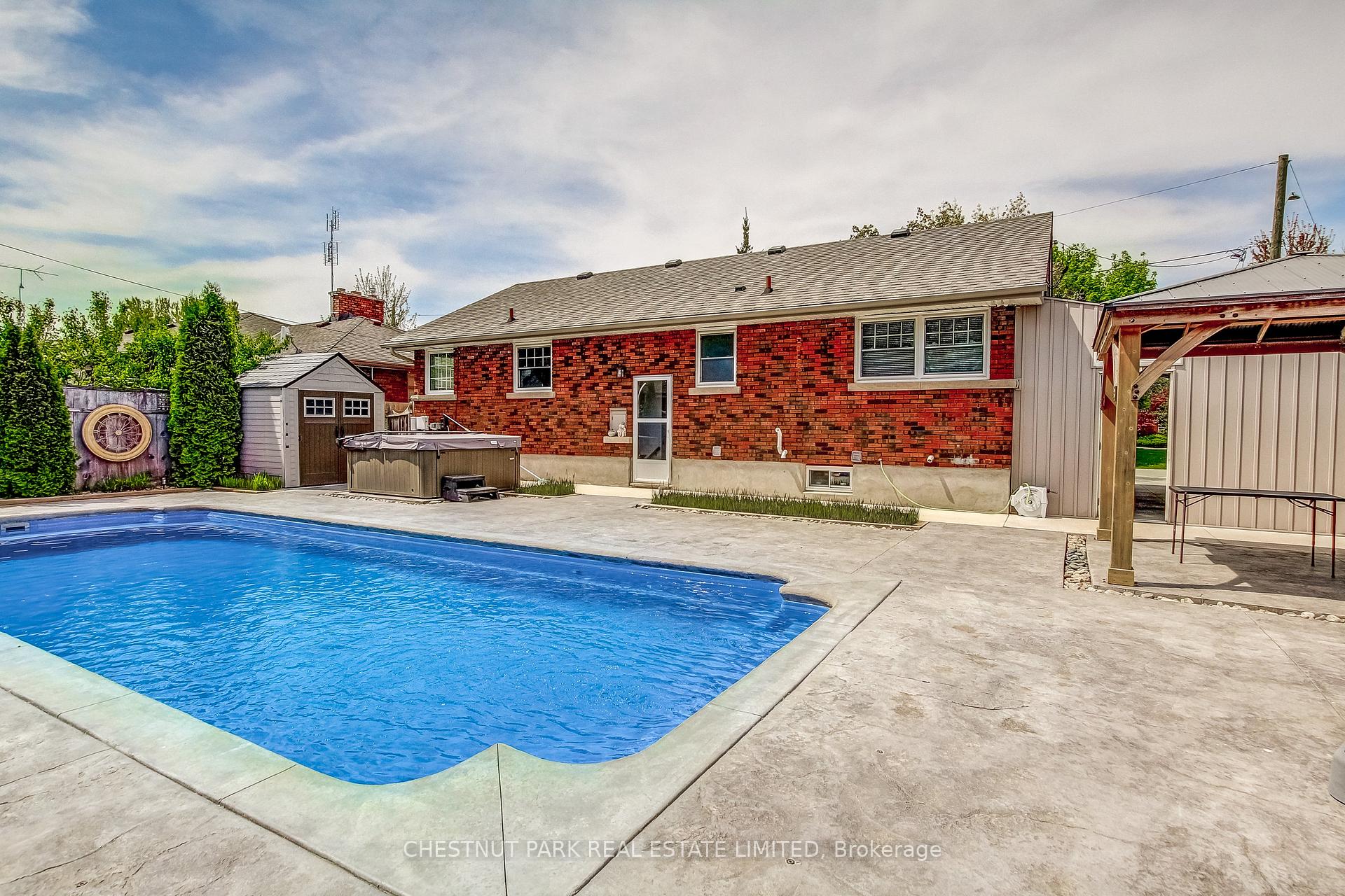 Photo 28 of 30 Mckenzie Street, St. Catharines, Bunting/Linwell — HOMEH
