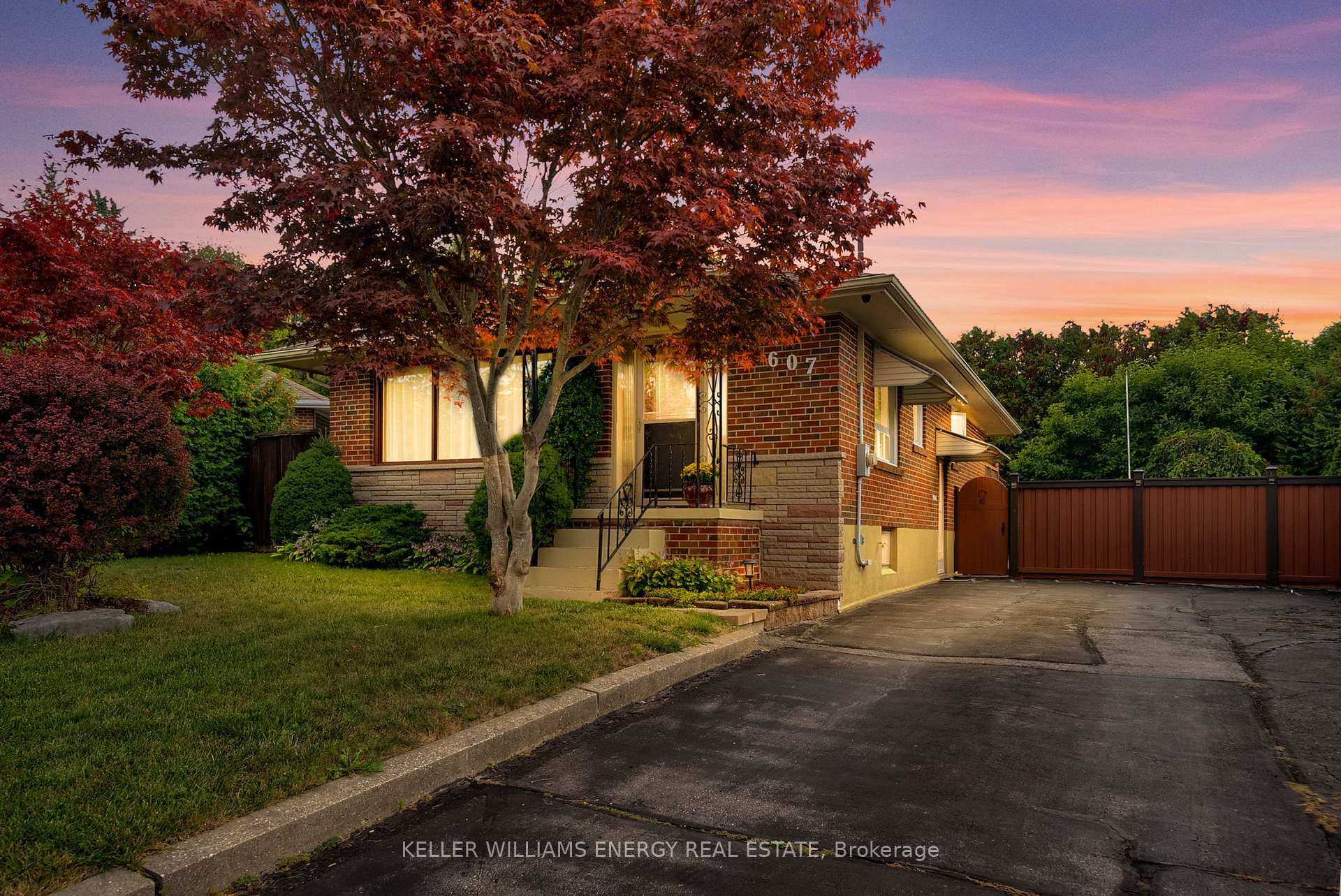 Photo 1 of 607 Newman Crescent, Whitby, Downtown Whitby — HOMEH