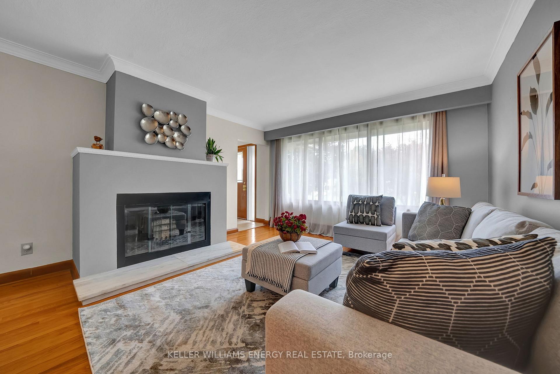 Photo 3 of 607 Newman Crescent, Whitby, Downtown Whitby — HOMEH
