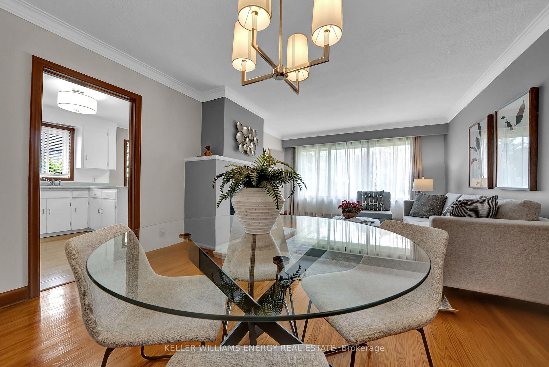 Photo 6 of 607 Newman Crescent, Whitby, Downtown Whitby — HOMEH