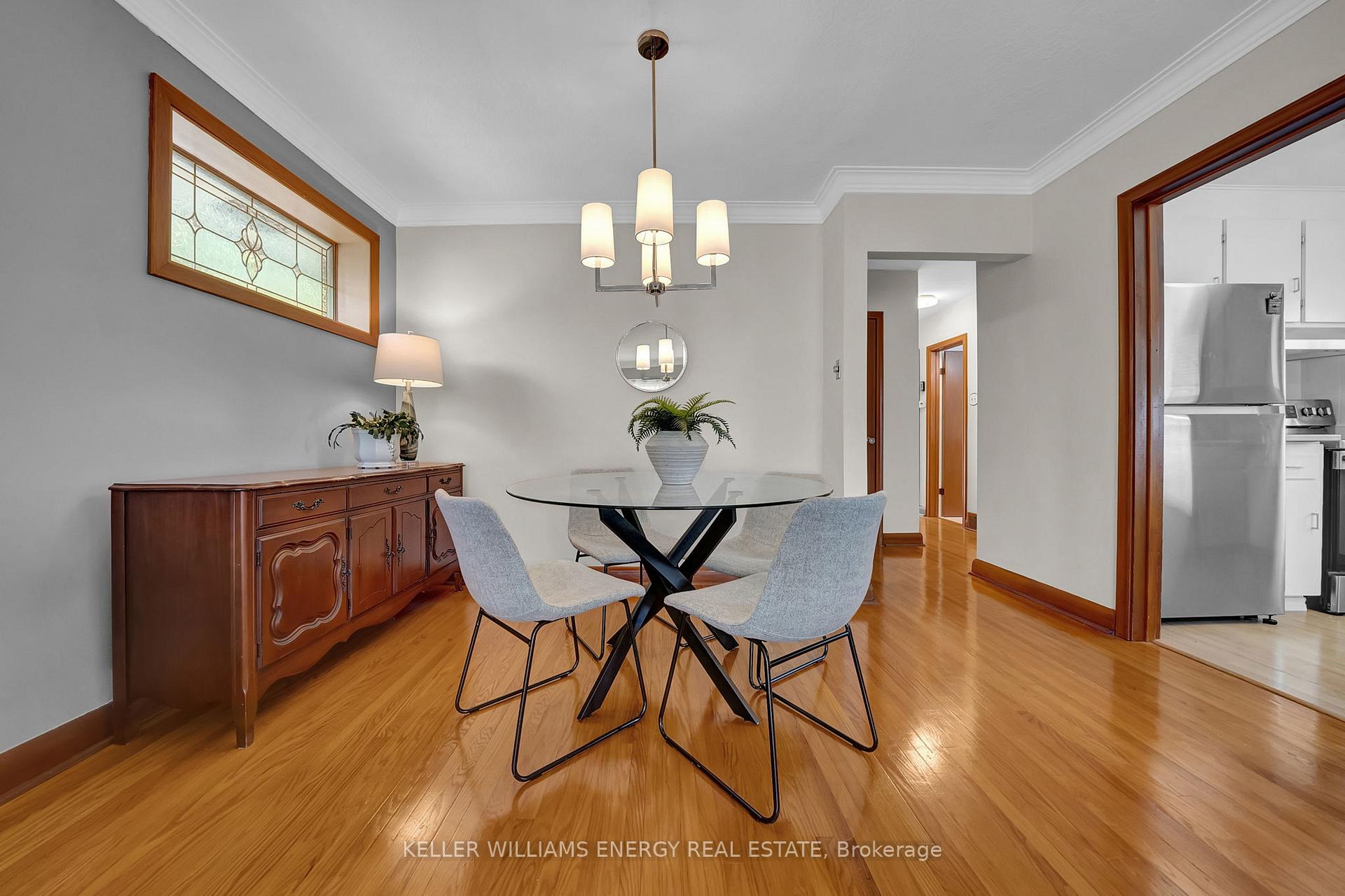 Photo 10 of 607 Newman Crescent, Whitby, Downtown Whitby — HOMEH