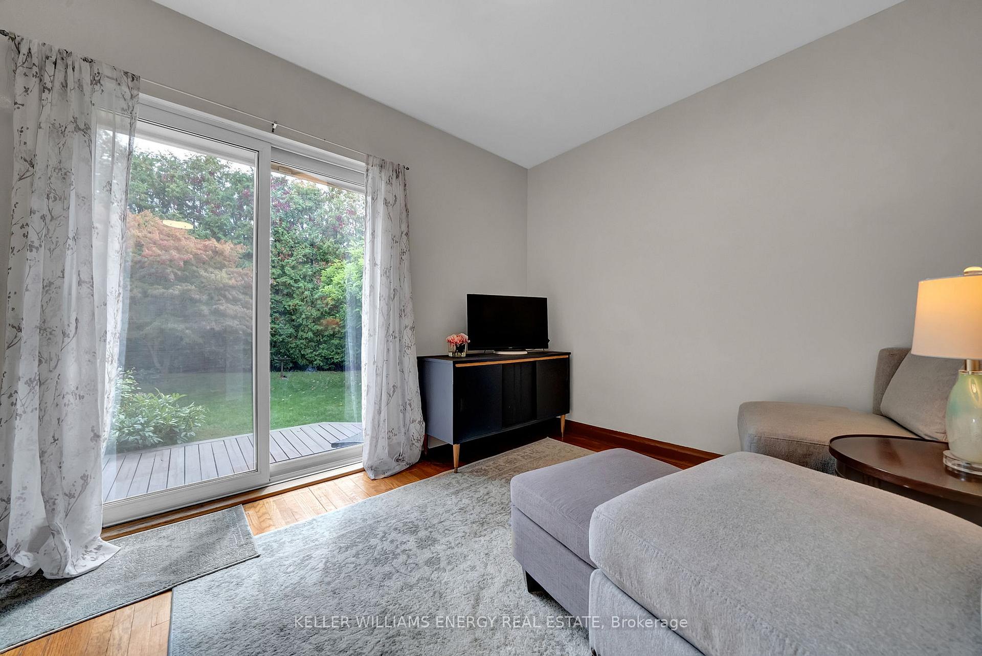 Photo 17 of 607 Newman Crescent, Whitby, Downtown Whitby — HOMEH