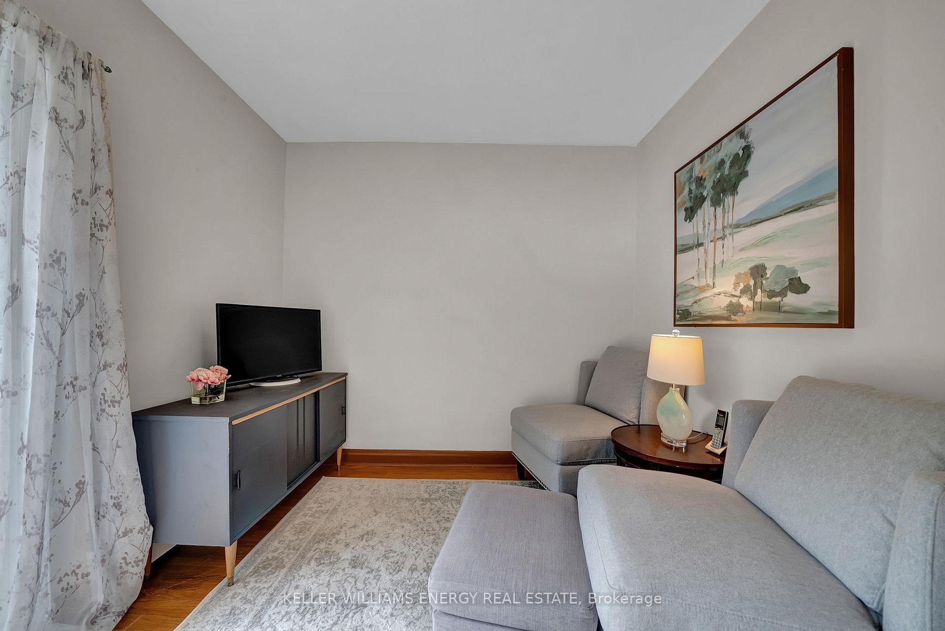 Photo 18 of 607 Newman Crescent, Whitby, Downtown Whitby — HOMEH