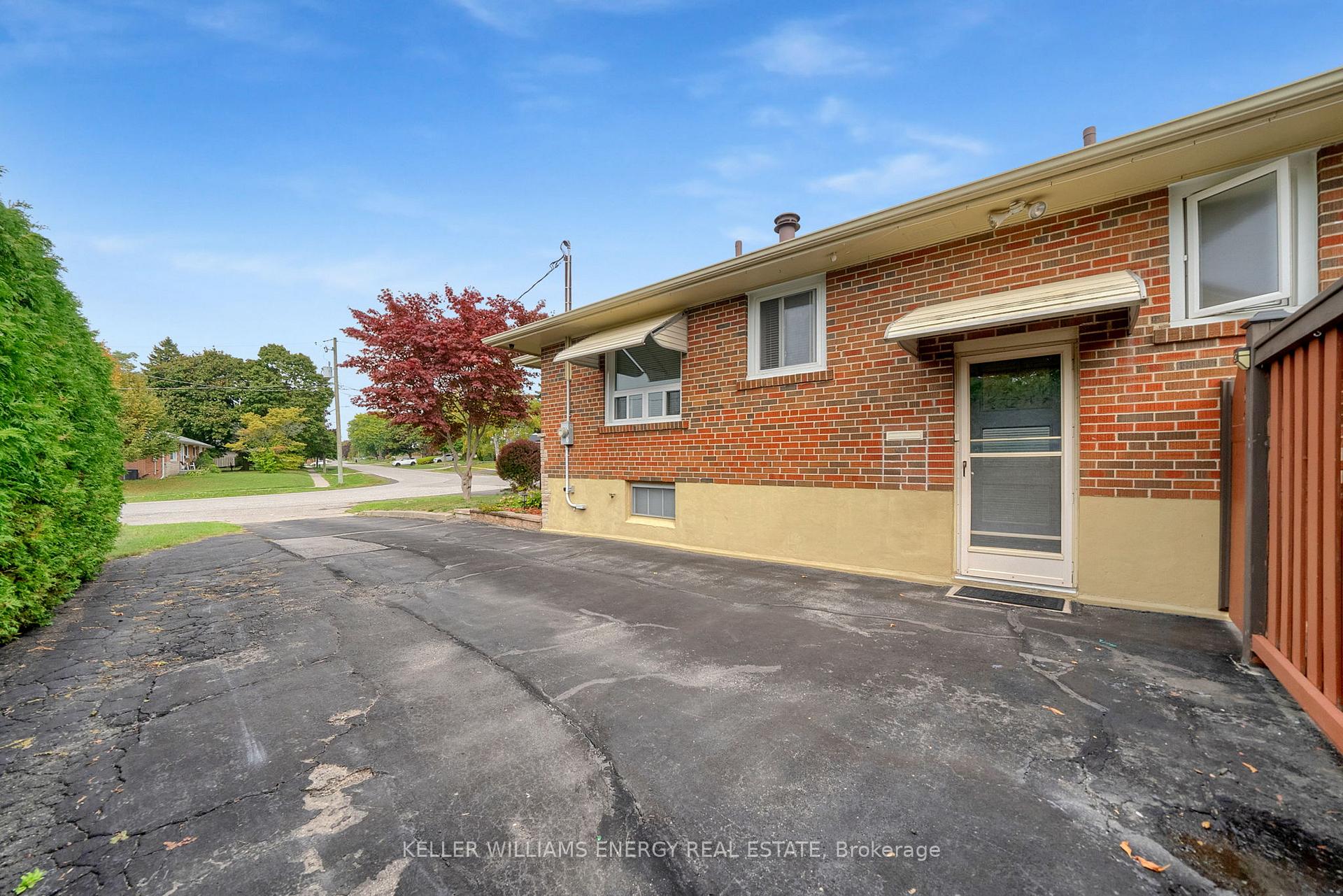 Photo 31 of 607 Newman Crescent, Whitby, Downtown Whitby — HOMEH
