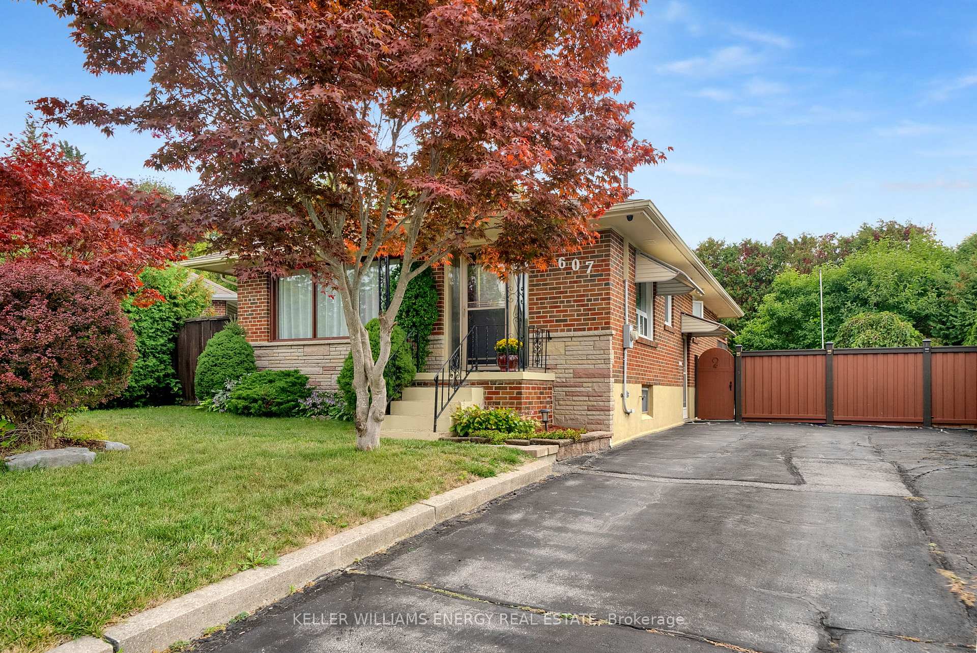 Photo 32 of 607 Newman Crescent, Whitby, Downtown Whitby — HOMEH