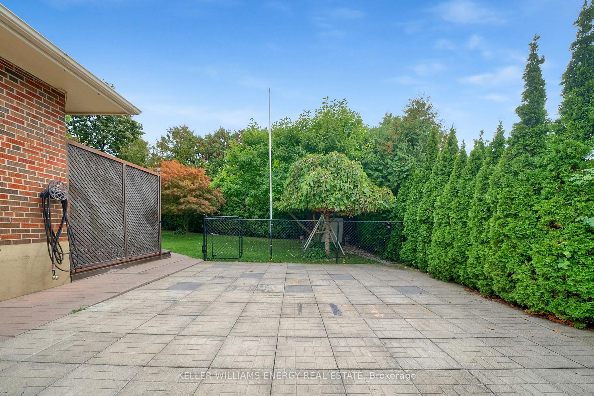 Photo 33 of 607 Newman Crescent, Whitby, Downtown Whitby — HOMEH