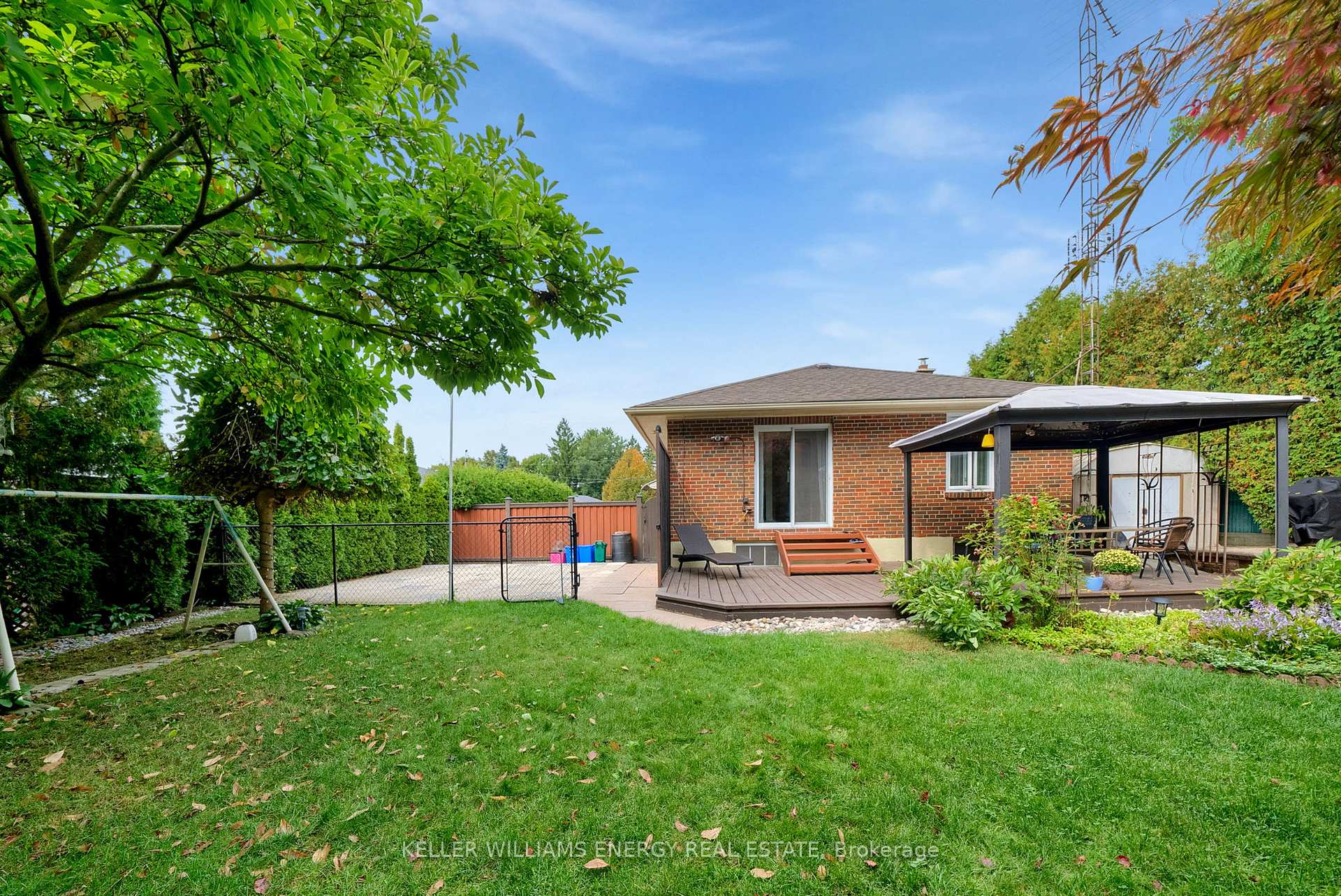 Photo 38 of 607 Newman Crescent, Whitby, Downtown Whitby — HOMEH