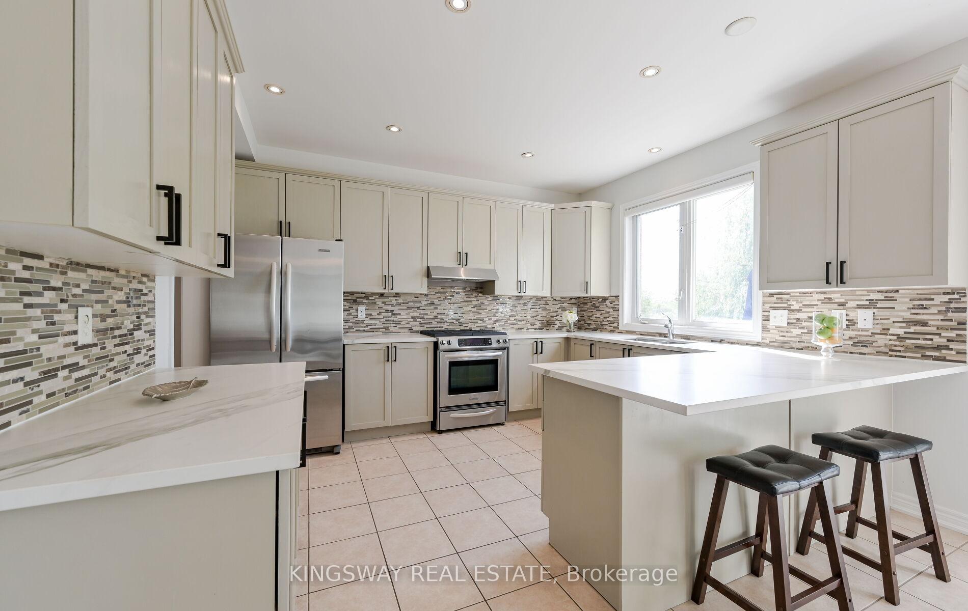 Photo 5 of 70 Silvervalley Drive, Caledon, Bolton North — HOMEH