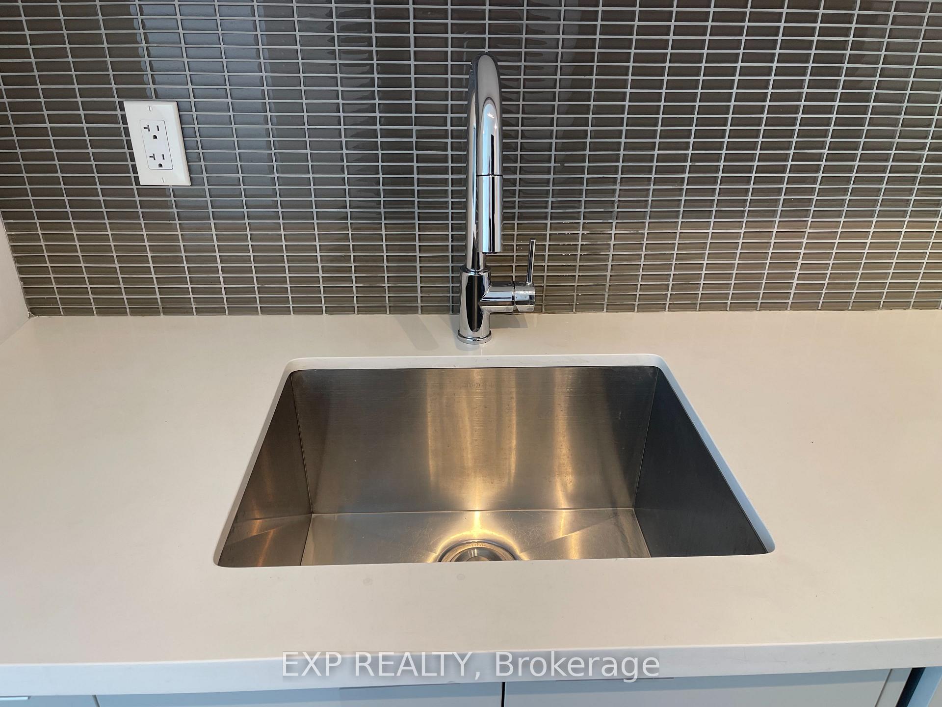 Photo 14 of Unit 805, 2908 Highway 7 Road, Vaughan, Concord — HOMEH