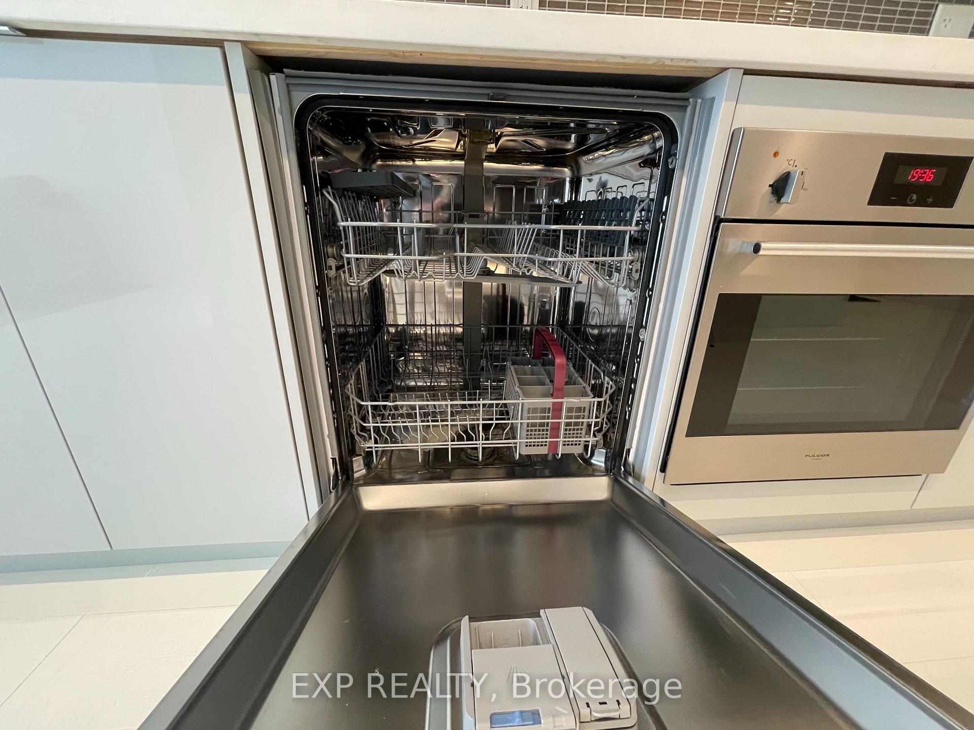 Photo 19 of Unit 805, 2908 Highway 7 Road, Vaughan, Concord — HOMEH
