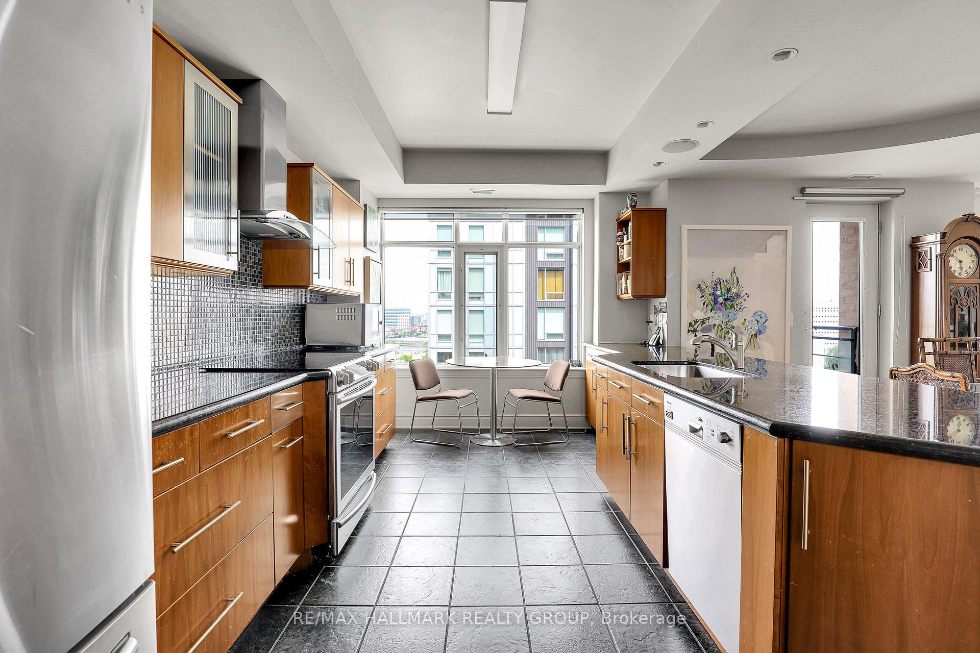 Photo 12 of Unit 1003, 85 Bronson Avenue, Ottawa, Ottawa Centre — HOMEH