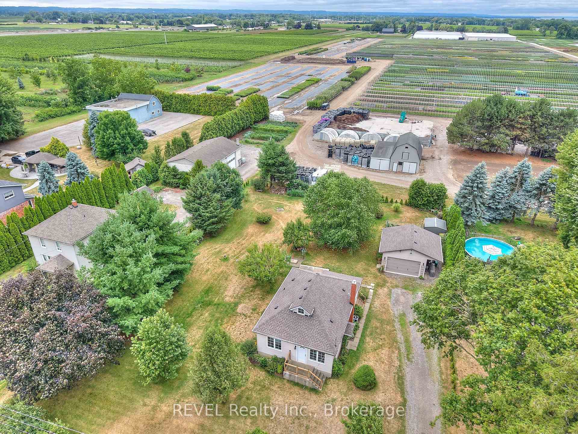 Photo 5 of 1317 Third Street Louth, St. Catharines, Rural Port — HOMEH
