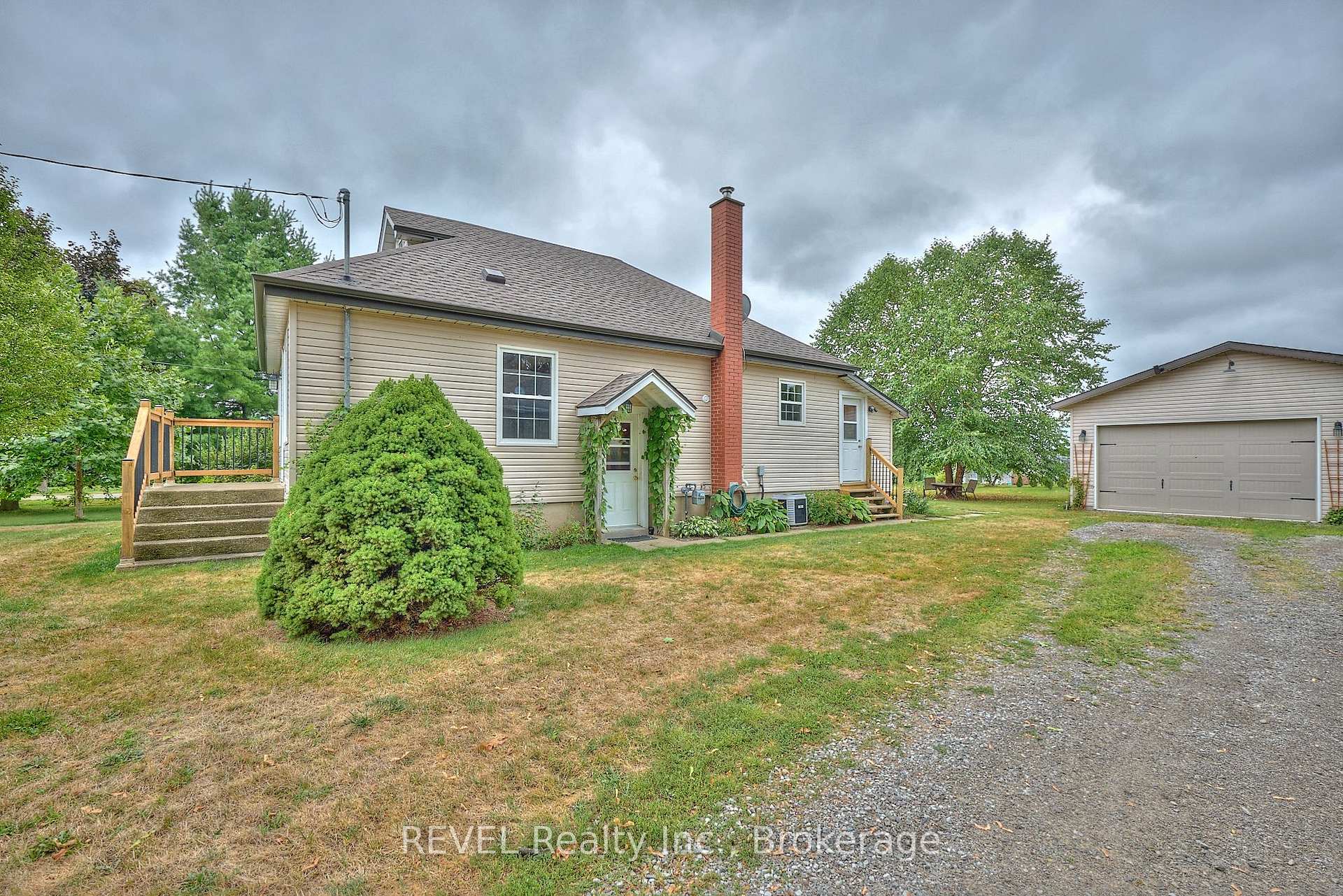 Photo 6 of 1317 Third Street Louth, St. Catharines, Rural Port — HOMEH