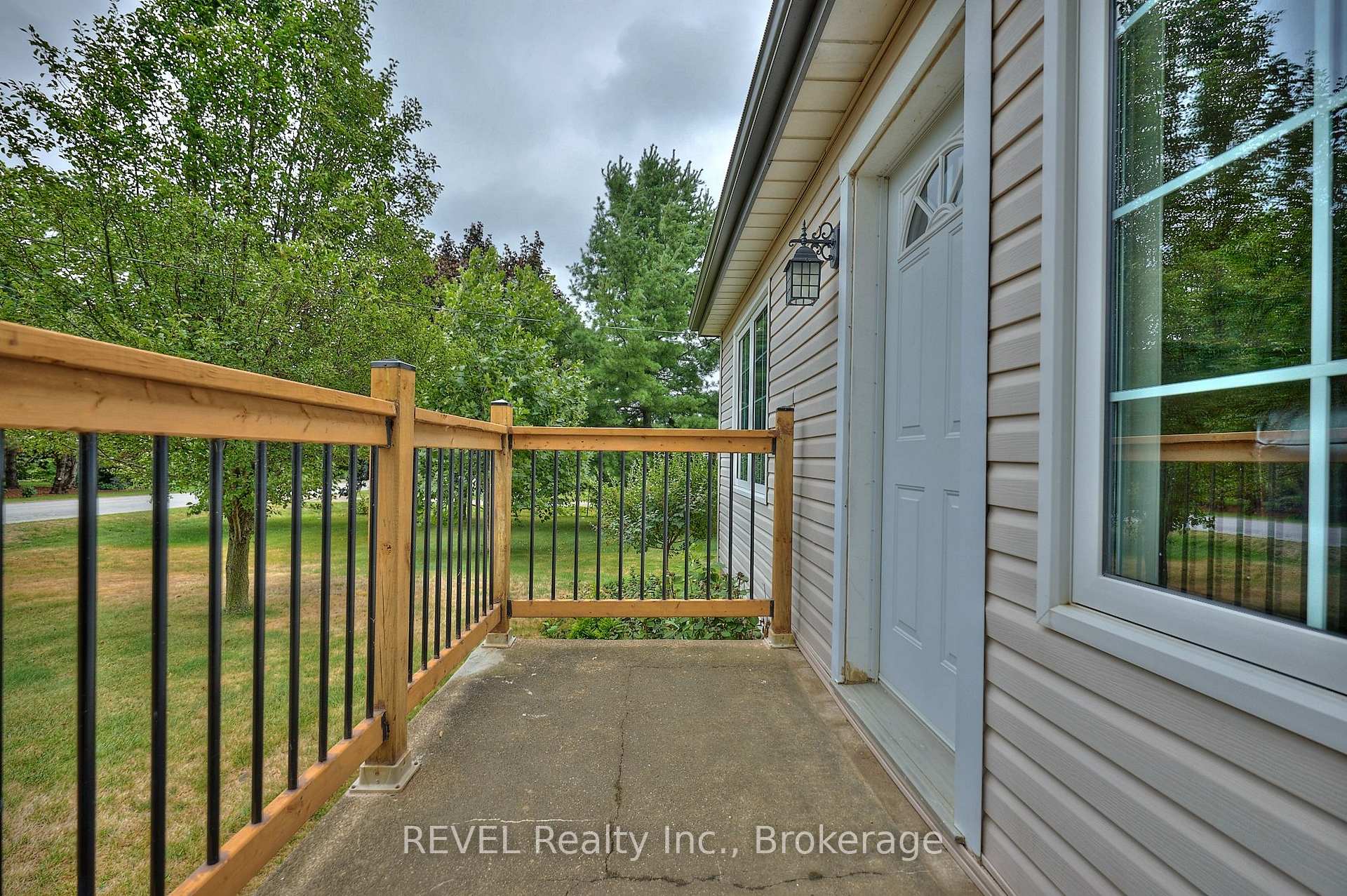 Photo 7 of 1317 Third Street Louth, St. Catharines, Rural Port — HOMEH
