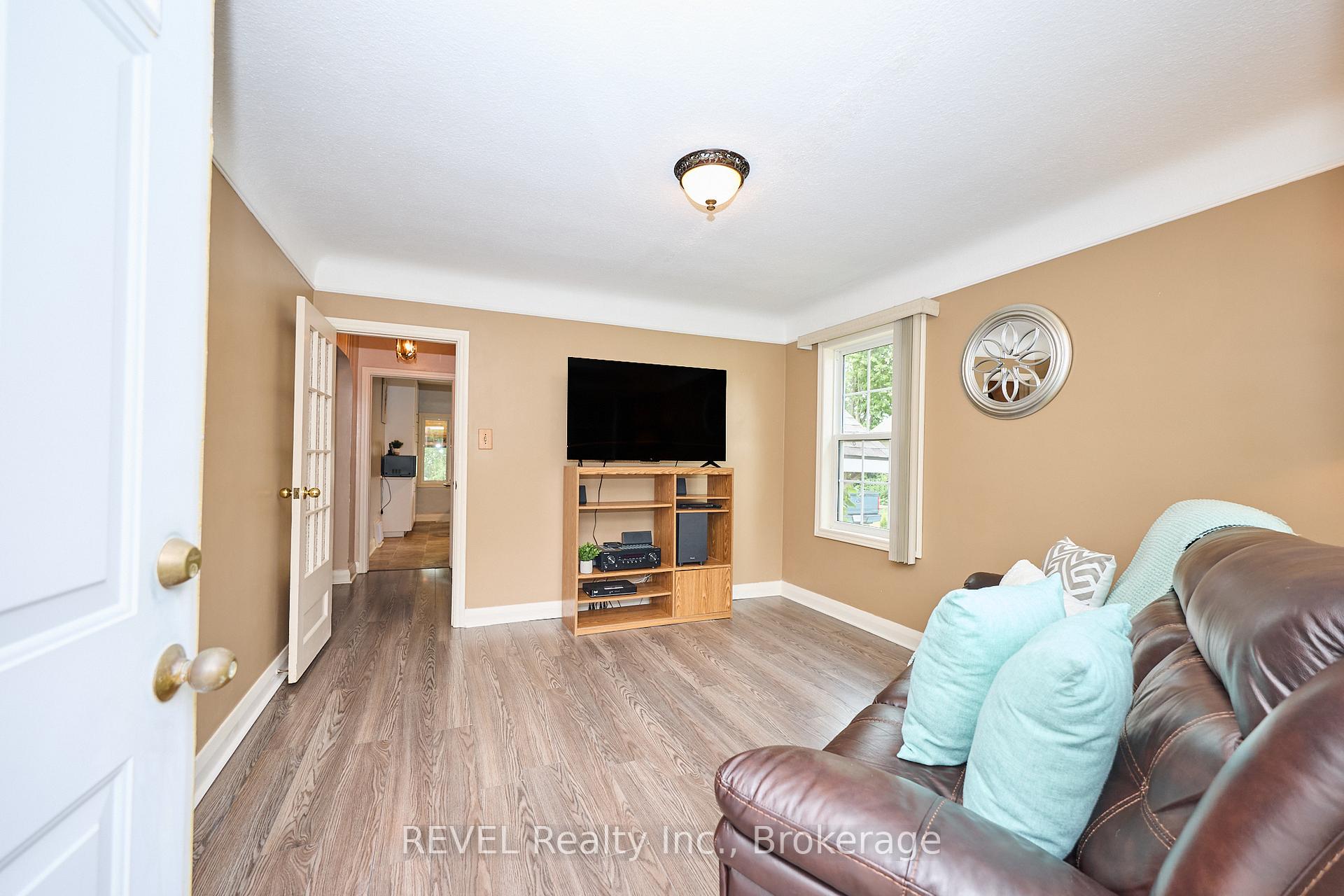 Photo 8 of 1317 Third Street Louth, St. Catharines, Rural Port — HOMEH