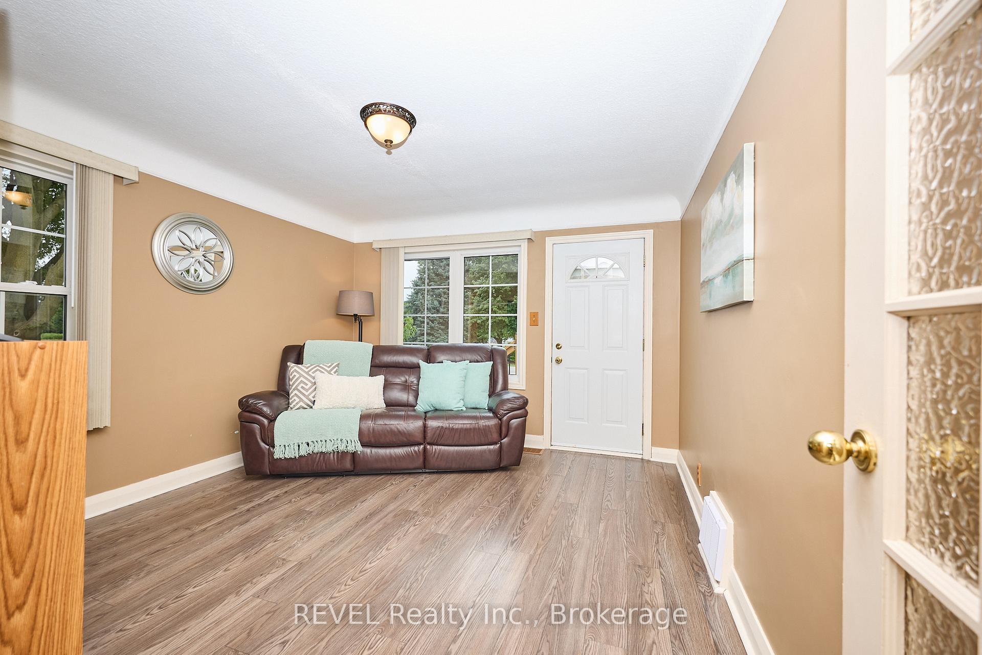 Photo 9 of 1317 Third Street Louth, St. Catharines, Rural Port — HOMEH