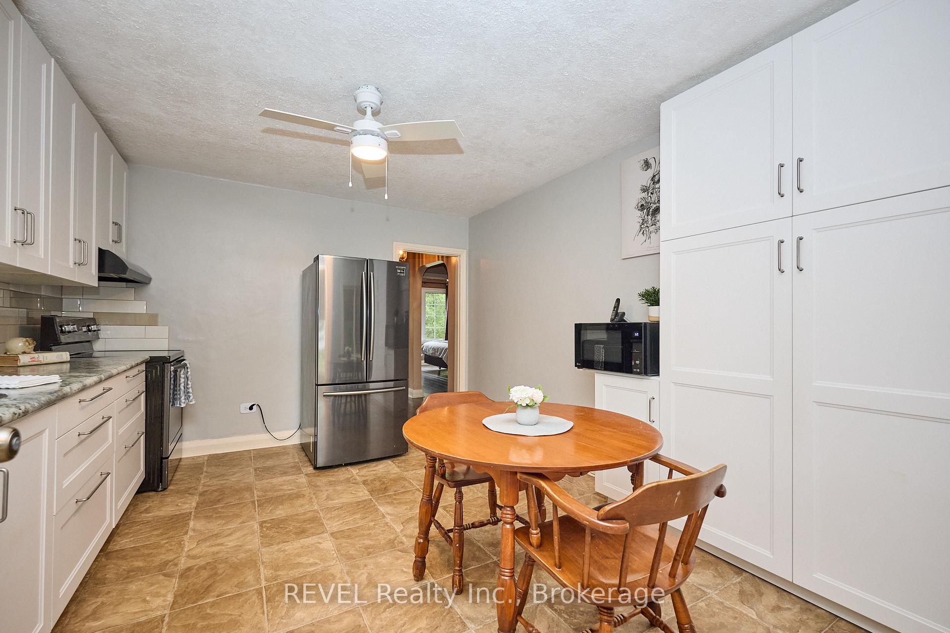 Photo 15 of 1317 Third Street Louth, St. Catharines, Rural Port — HOMEH
