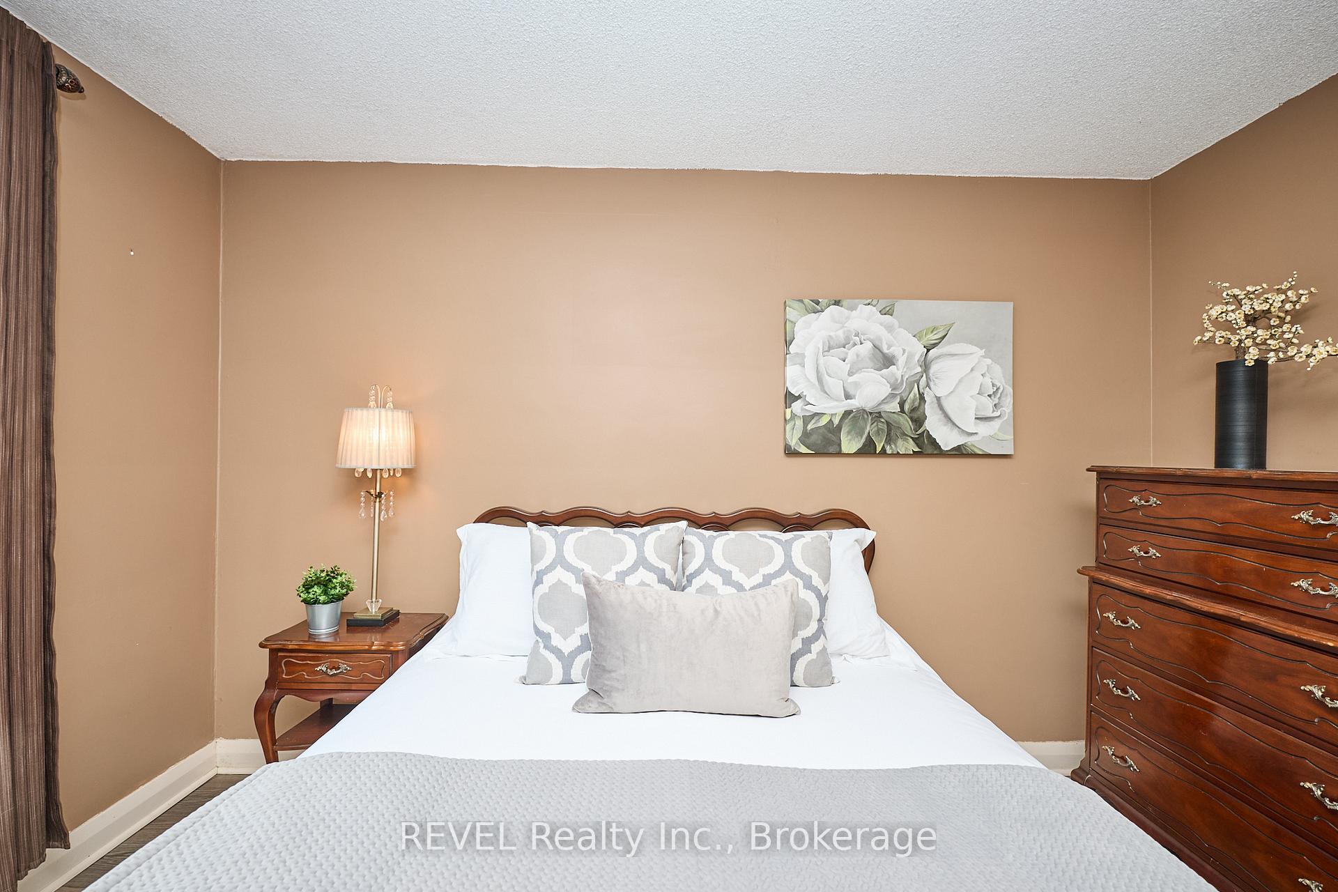 Photo 17 of 1317 Third Street Louth, St. Catharines, Rural Port — HOMEH