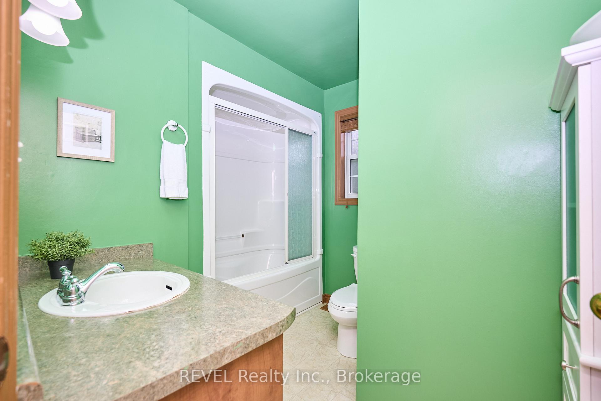 Photo 19 of 1317 Third Street Louth, St. Catharines, Rural Port — HOMEH