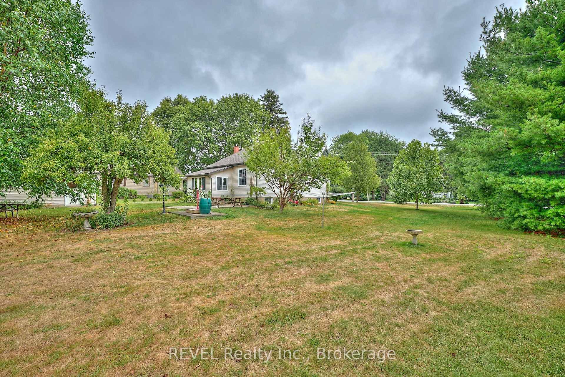 Photo 28 of 1317 Third Street Louth, St. Catharines, Rural Port — HOMEH