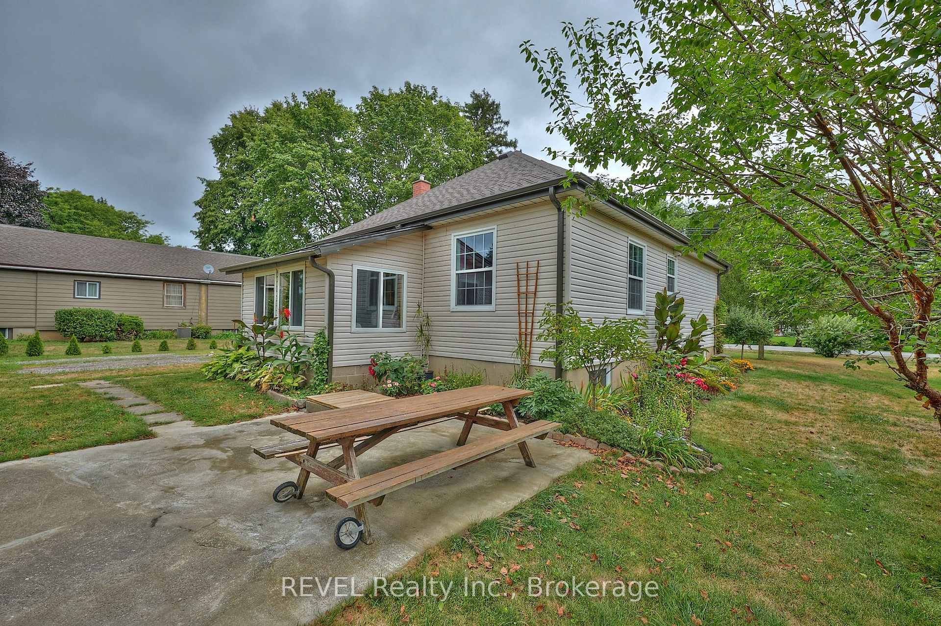 Photo 29 of 1317 Third Street Louth, St. Catharines, Rural Port — HOMEH