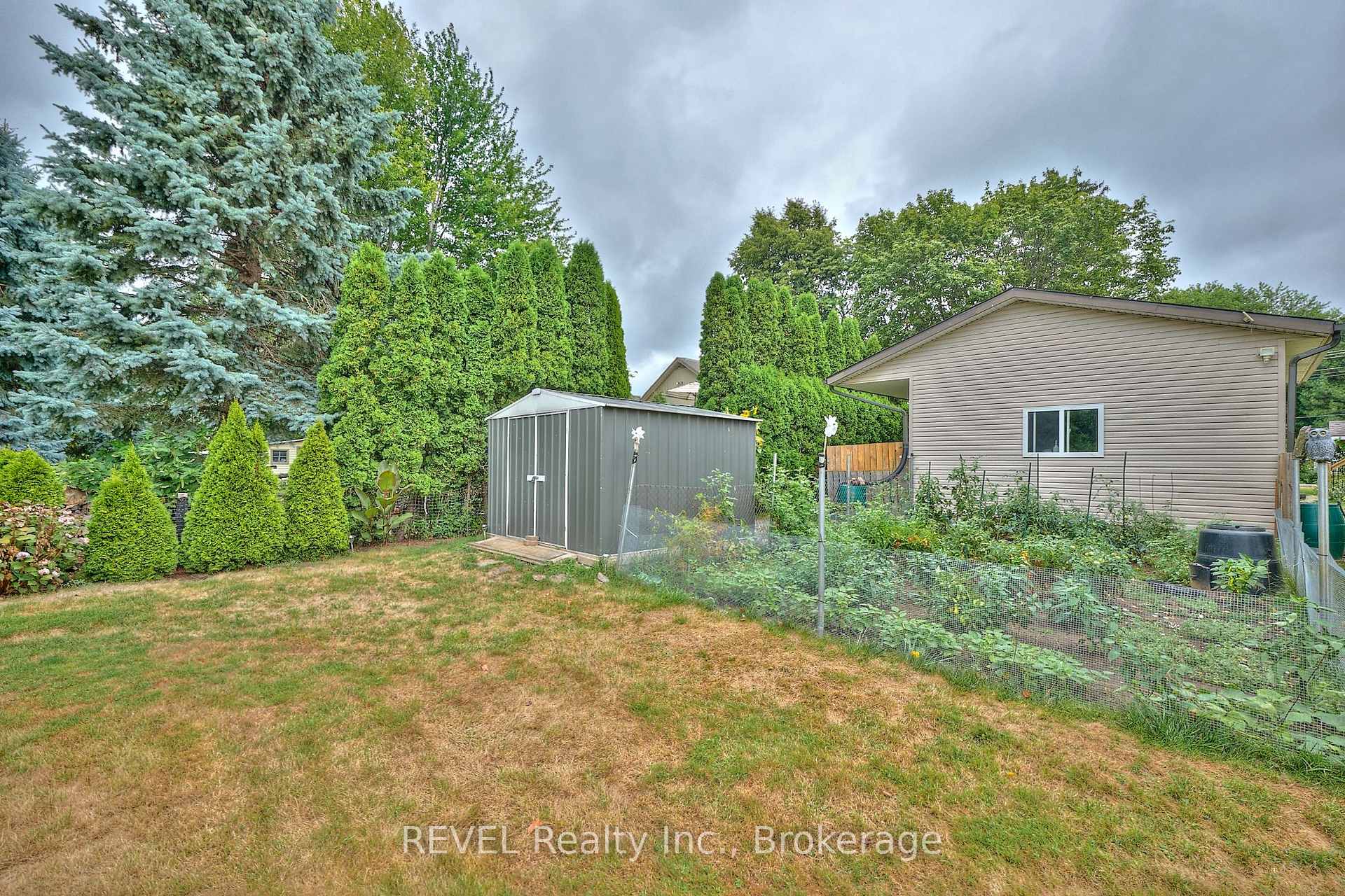 Photo 33 of 1317 Third Street Louth, St. Catharines, Rural Port — HOMEH