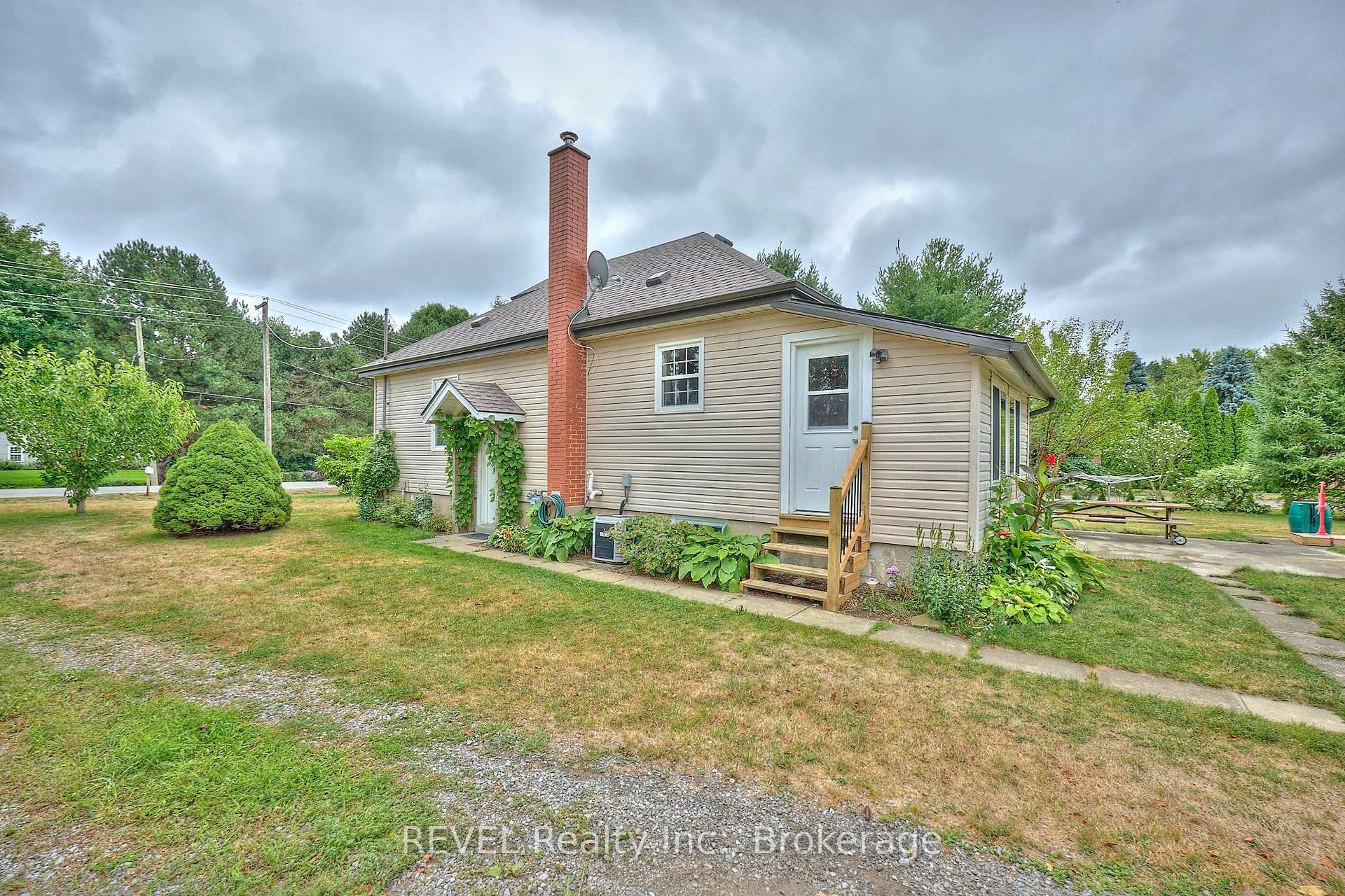 Photo 34 of 1317 Third Street Louth, St. Catharines, Rural Port — HOMEH