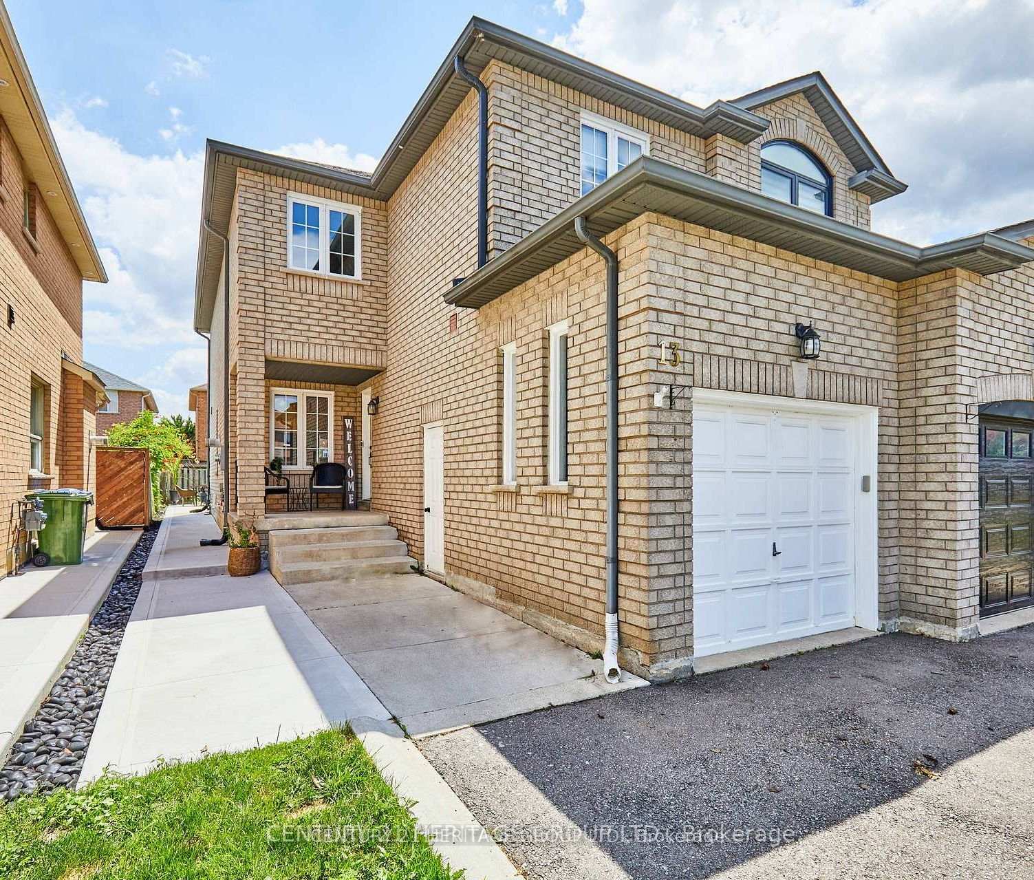 Photo 2 of 13 Carriage House Road, Caledon, Bolton East — HOMEH