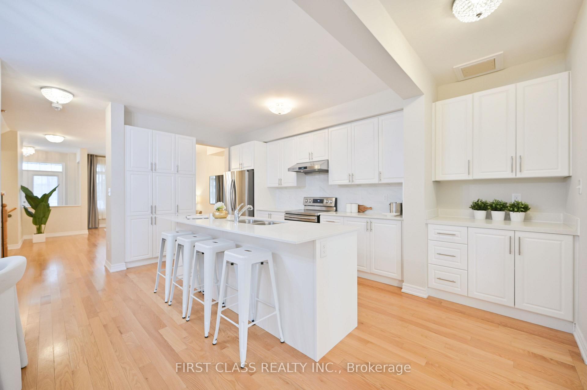 Photo 10 of 8 Elphee Lane, Markham, Cornell — HOMEH