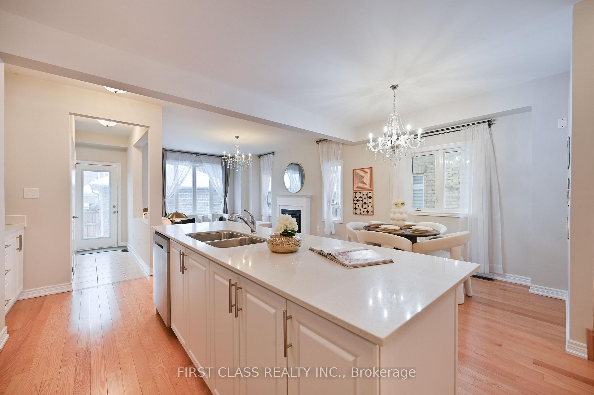 Photo 12 of 8 Elphee Lane, Markham, Cornell — HOMEH