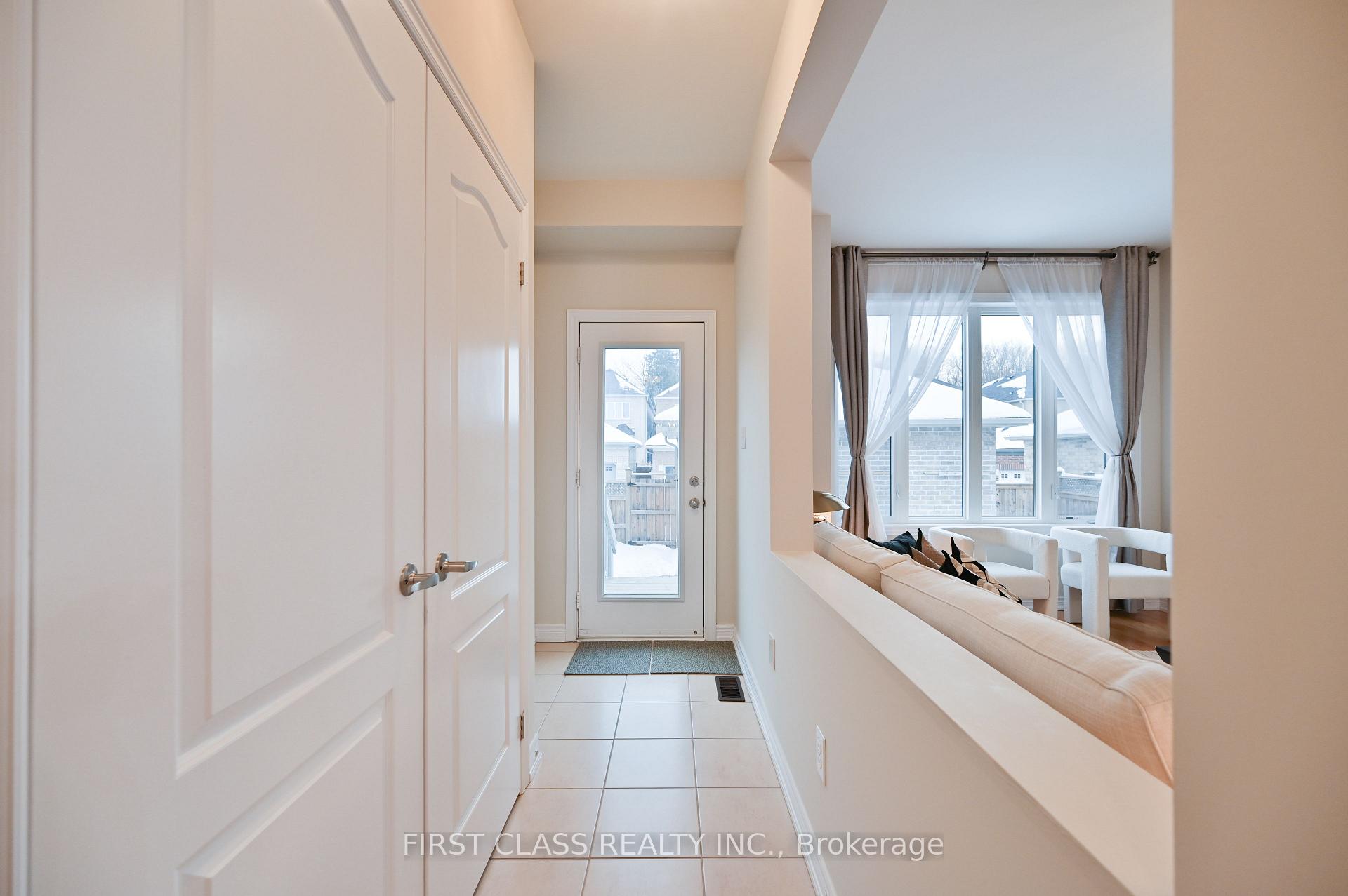 Photo 21 of 8 Elphee Lane, Markham, Cornell — HOMEH