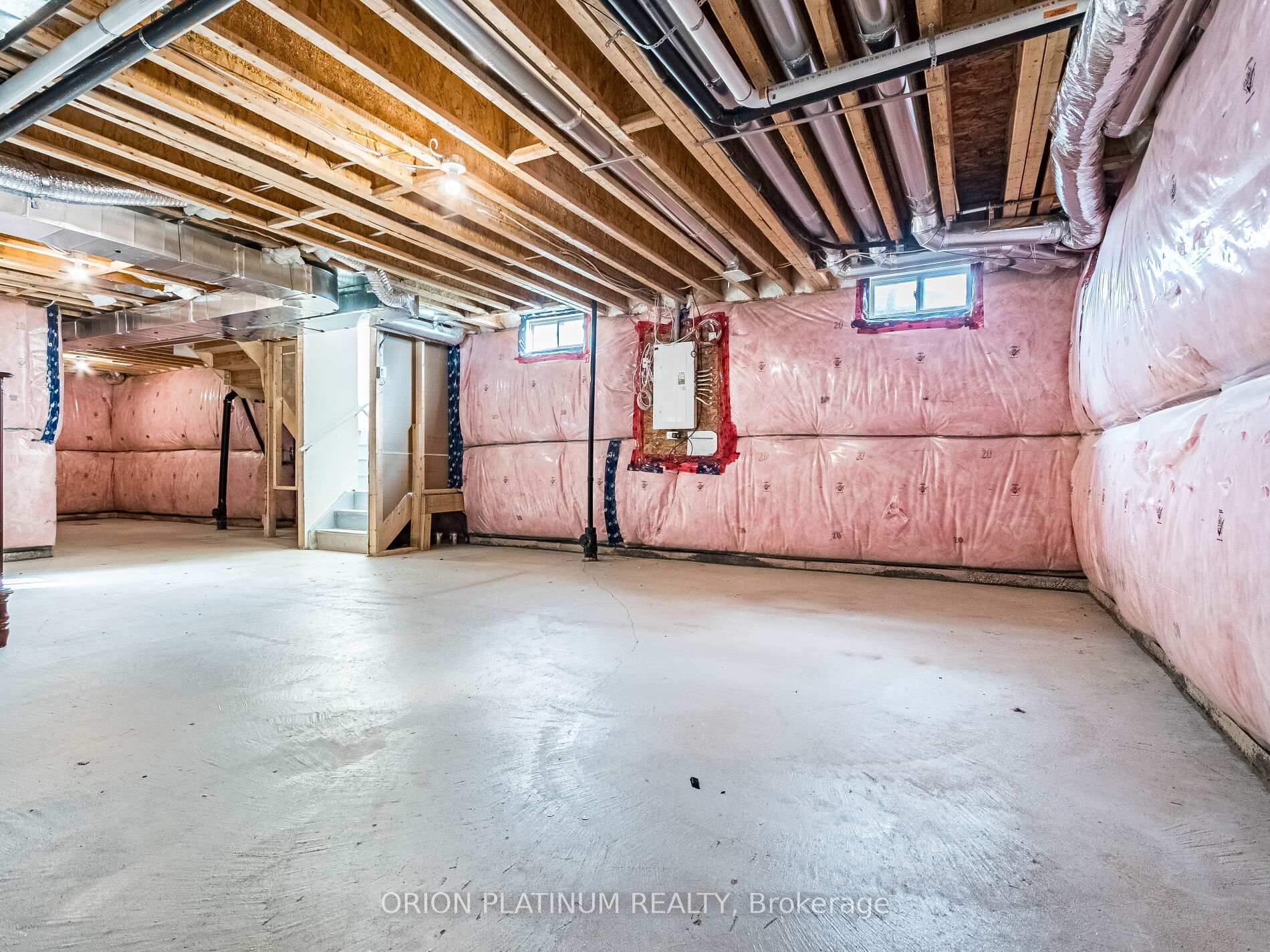 Photo 16 of 135 Pagebrook Crescent, Hamilton, Stoney Creek Mountain — HOMEH