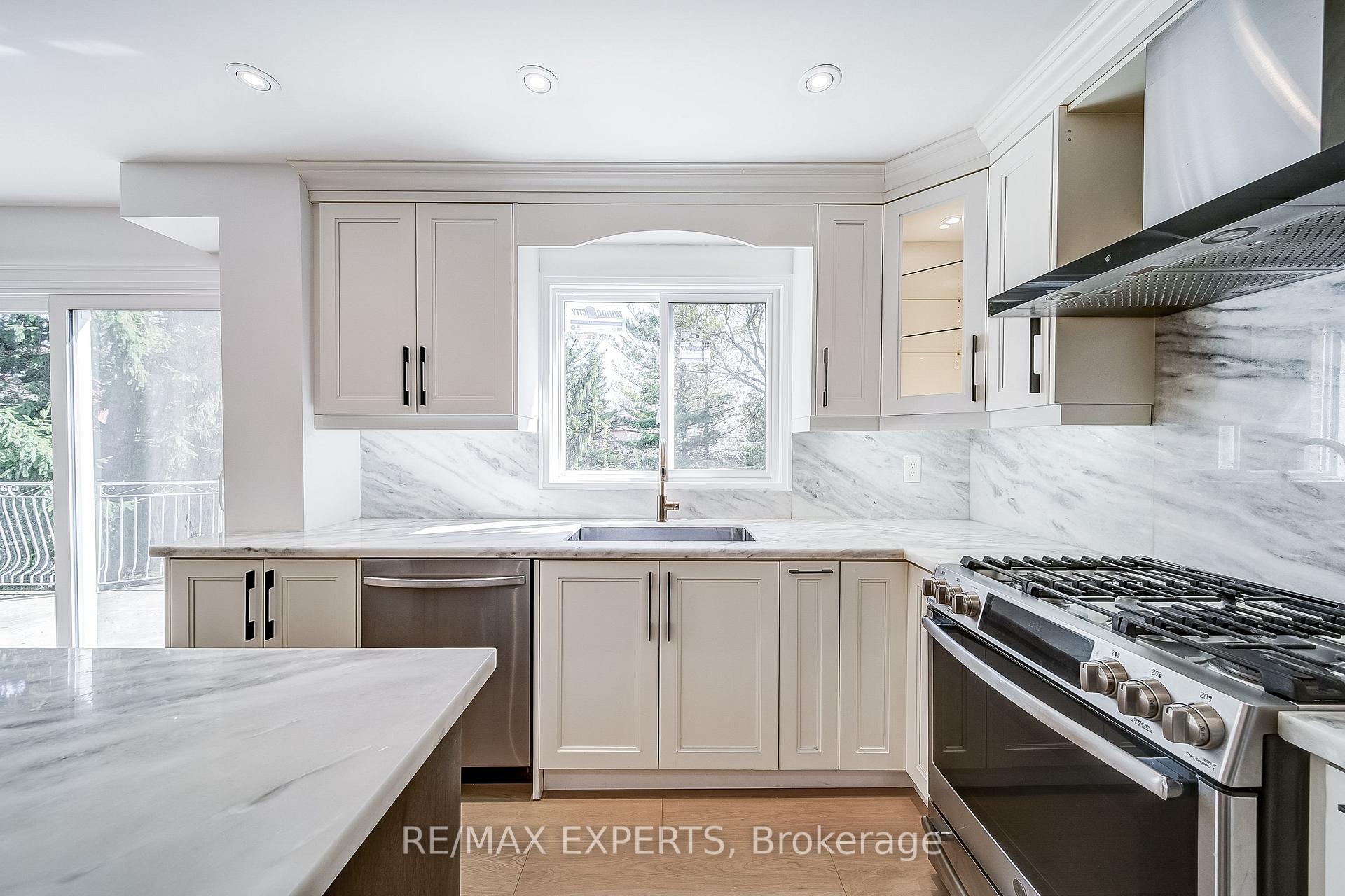 Photo 6 of Unit Upper & Main Levels, 85 Villa Park Drive, Vaughan, East Woodbridge — HOMEH