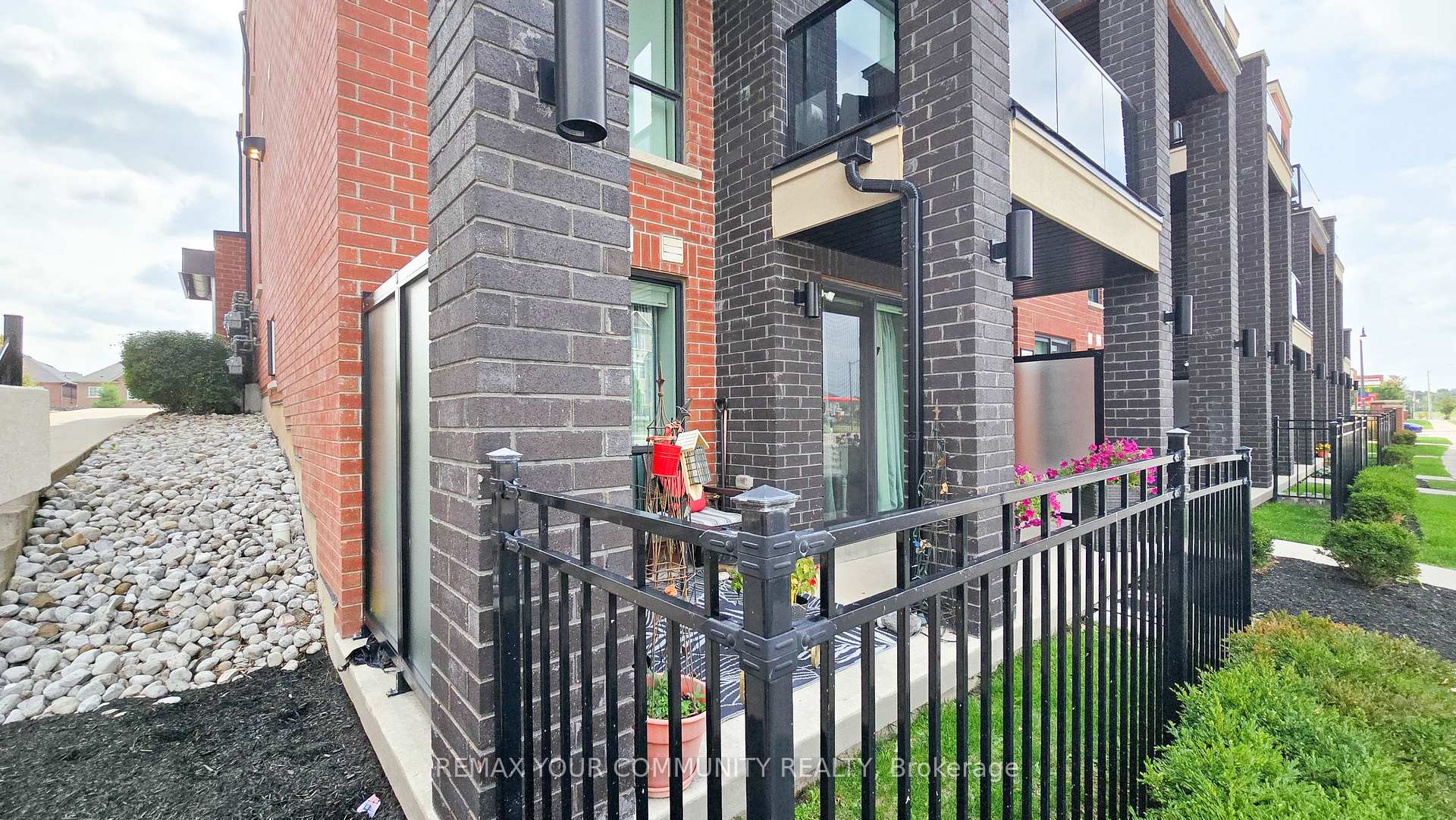 Photo 3 of Unit 41, 100 Dufay Road N, Brampton, Northwest Brampton — HOMEH