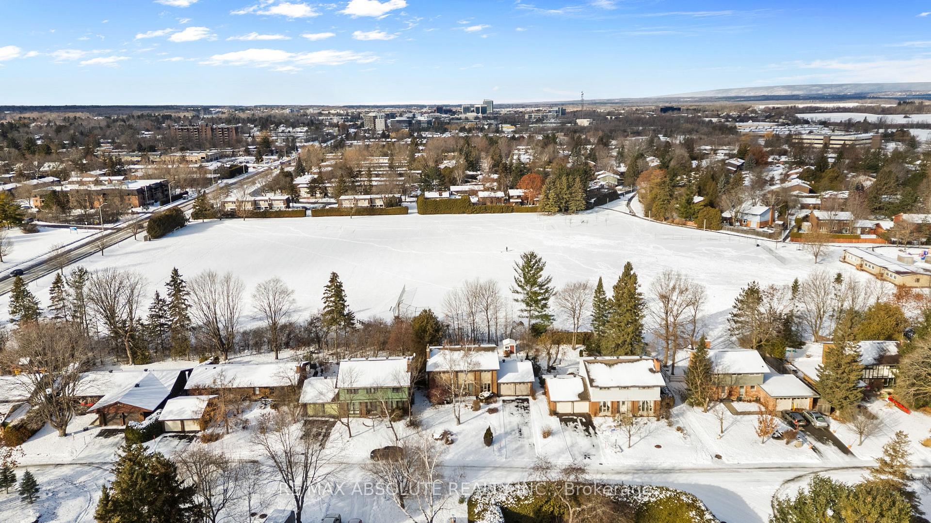Photo 4 of 22 Banting Crescent, Ottawa, Kanata - Beaverbrook — HOMEH