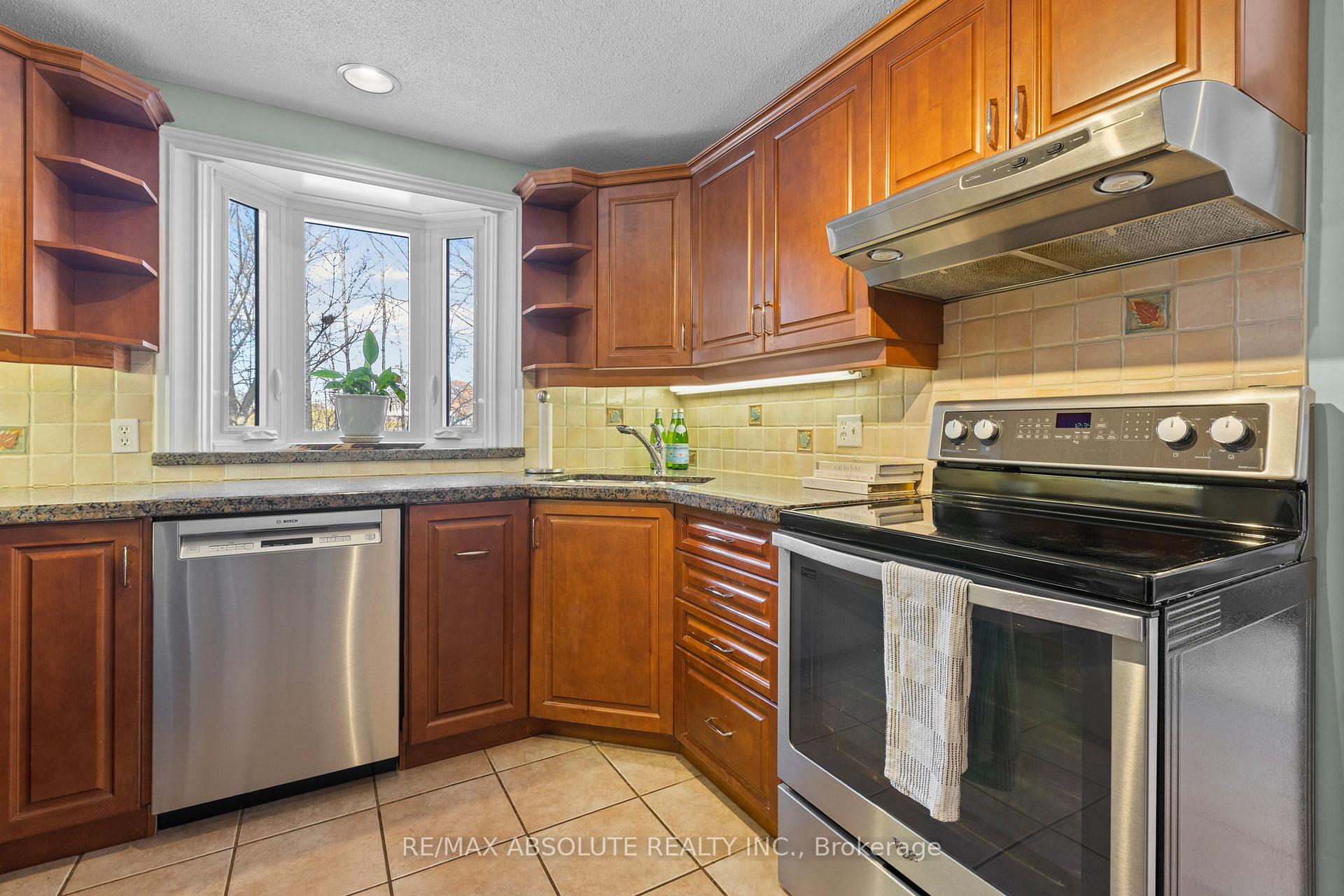 Photo 21 of 22 Banting Crescent, Ottawa, Kanata - Beaverbrook — HOMEH
